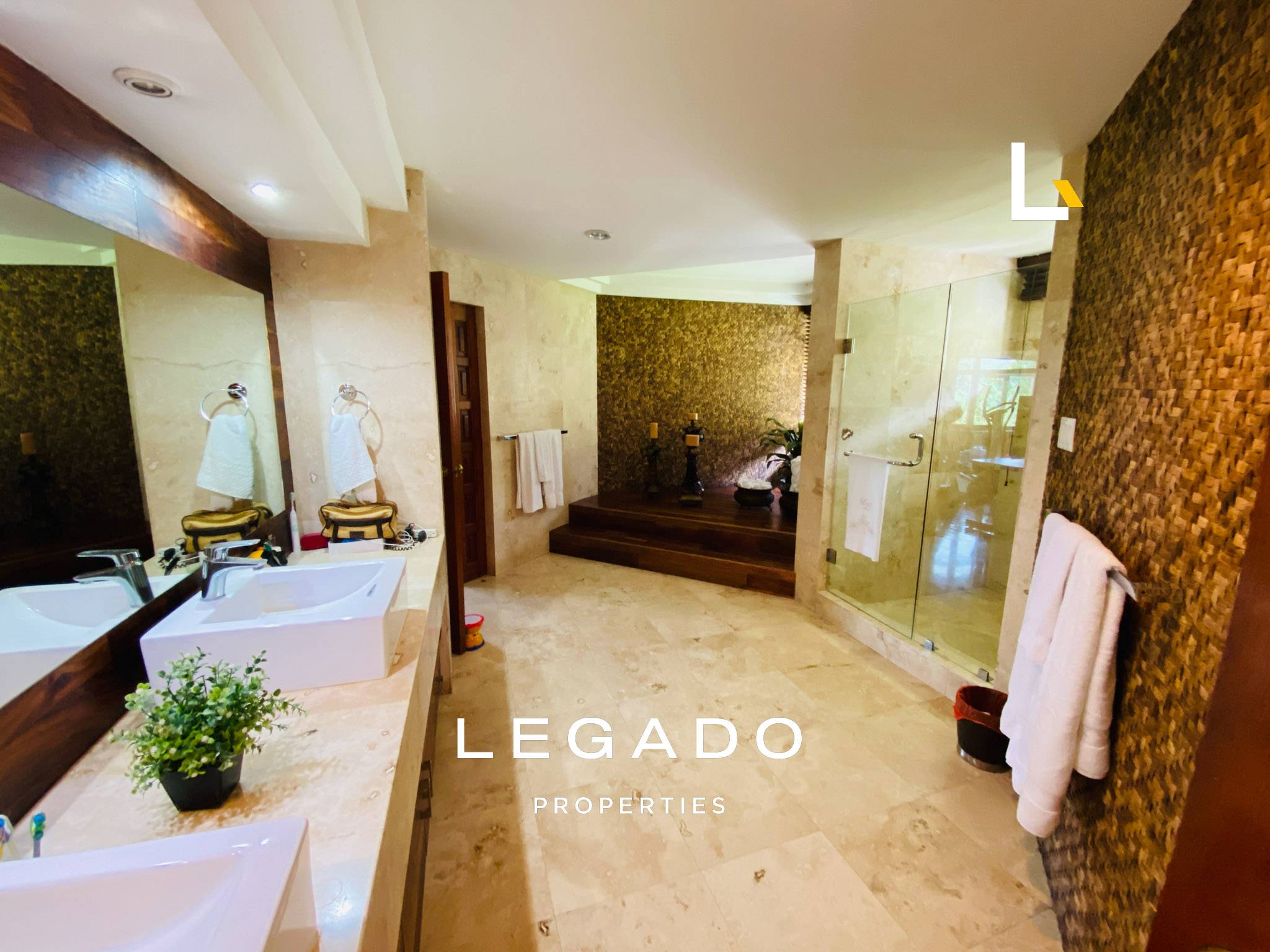 CASA, CAES, COND. MONTEBELLO 2
