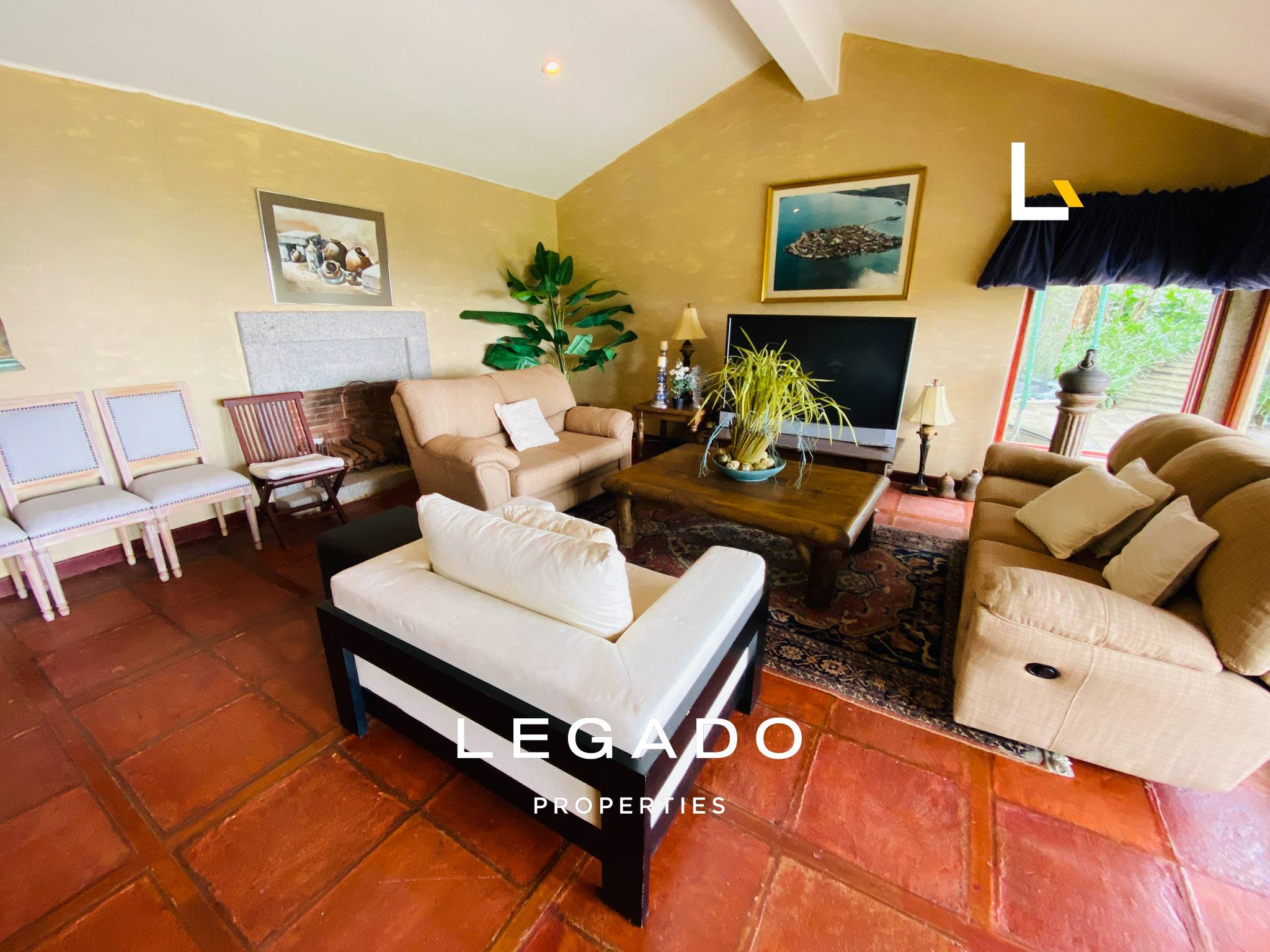 CASA, CAES, COND. MONTEBELLO 2