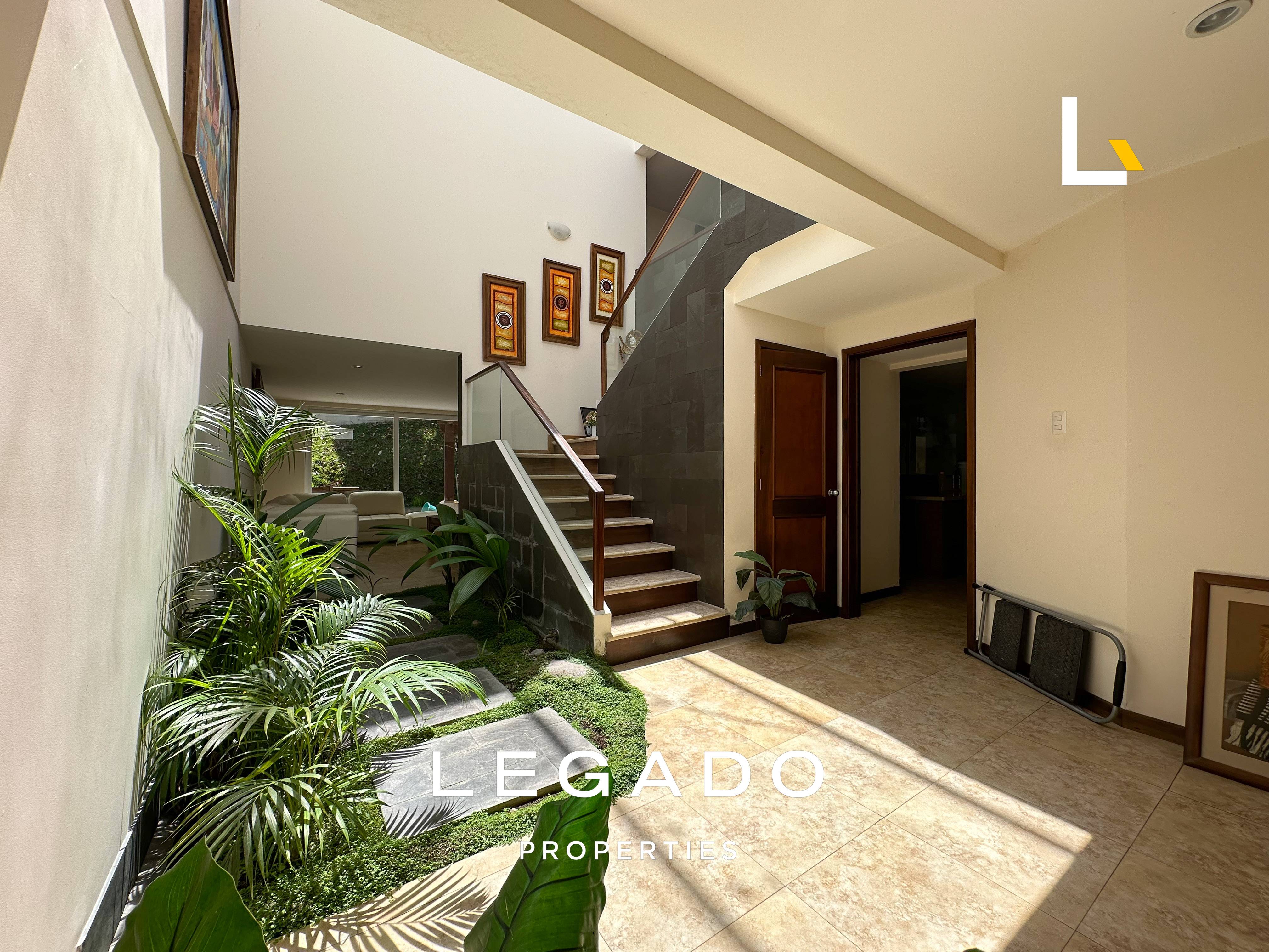 CASA, CAES, COND. SANTA ROSALÍA