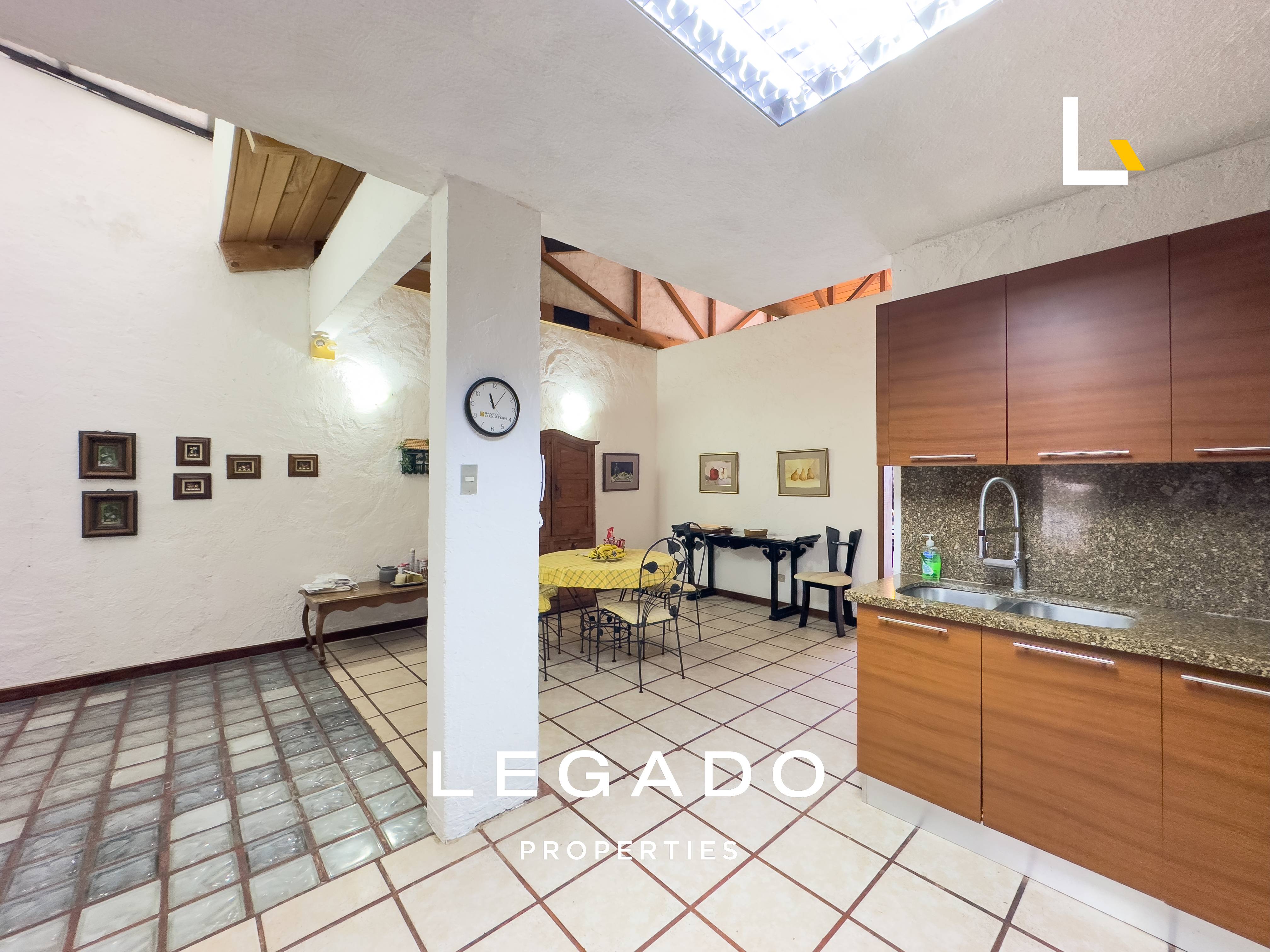 CASA CARRETERA A EL SALVADOR CONDOMINIO LA ENCANTADA 2