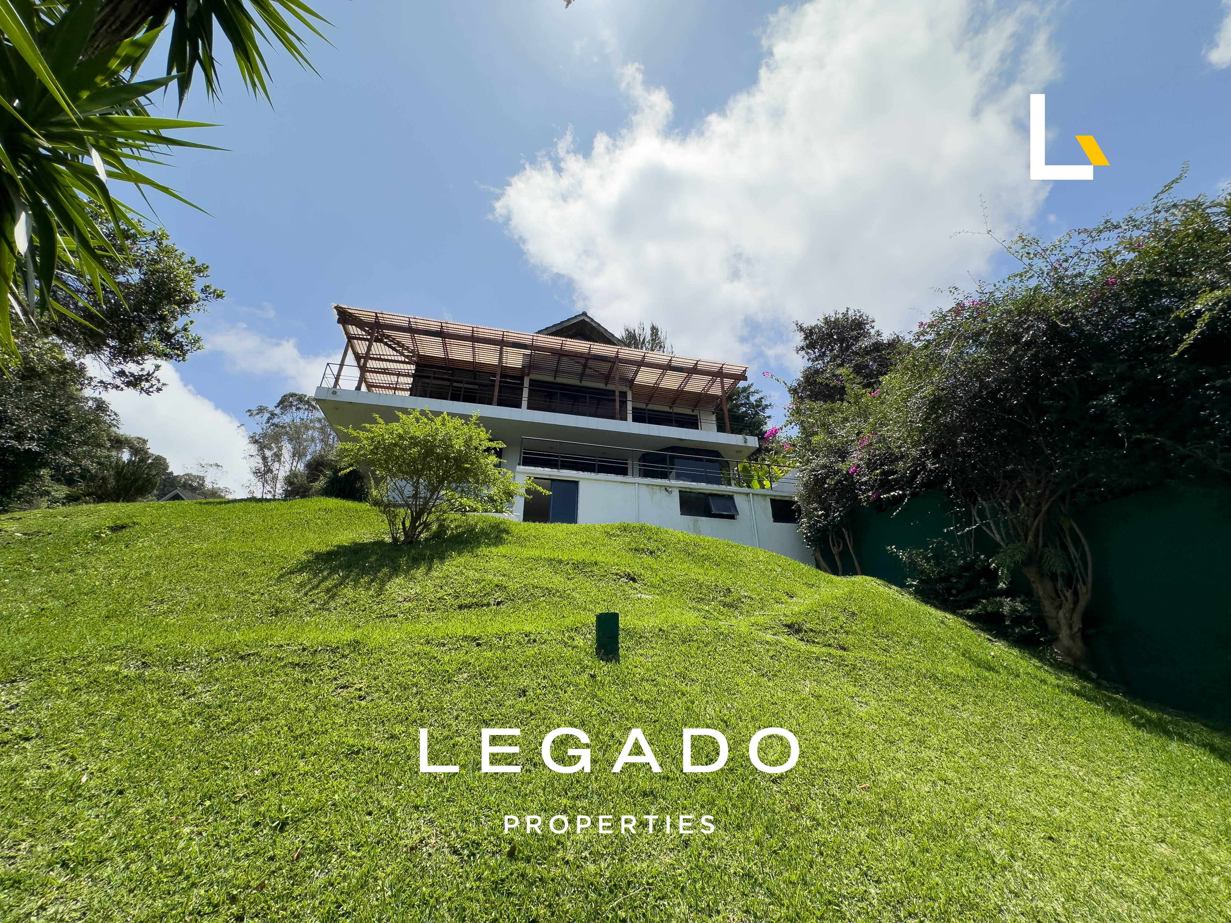 CASA CARRETERA A EL SALVADOR CONDOMINIO LA ENCANTADA 2