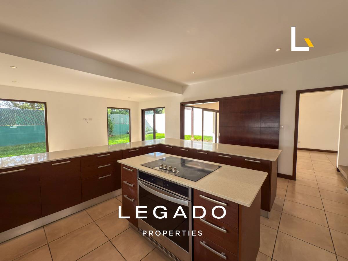 CASA, A 7 MIN DE ZONA 10, CONDOMINIO PORTAL VERDE