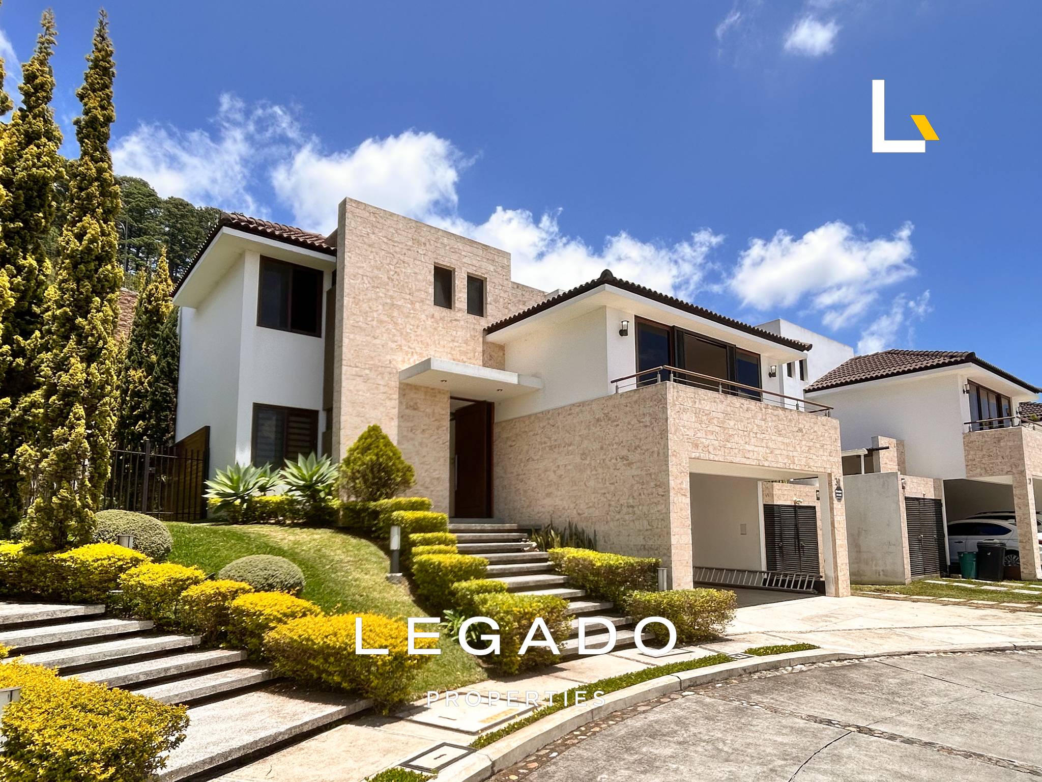 CASA, ZONA 16, COND. LOMAS DE SAN ISIDRO