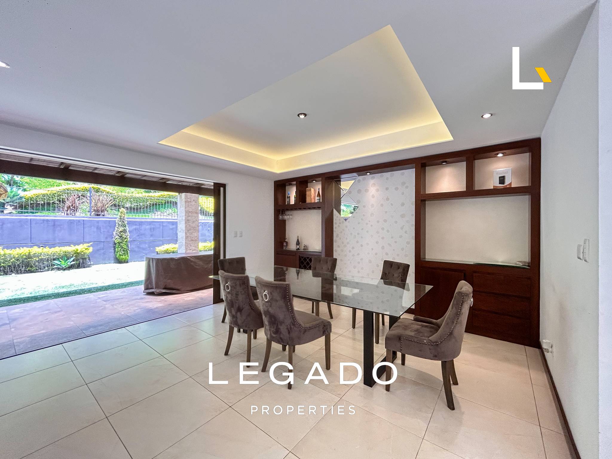 CASA, ZONA 16, COND. LOMAS DE SAN ISIDRO
