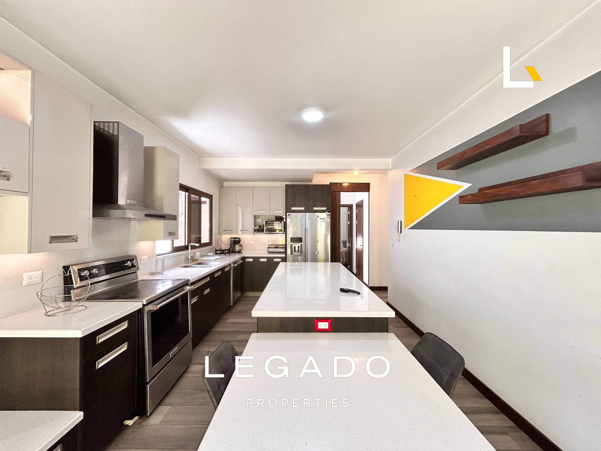 CASA, ZONA 16, COND. LOMAS DE SAN ISIDRO