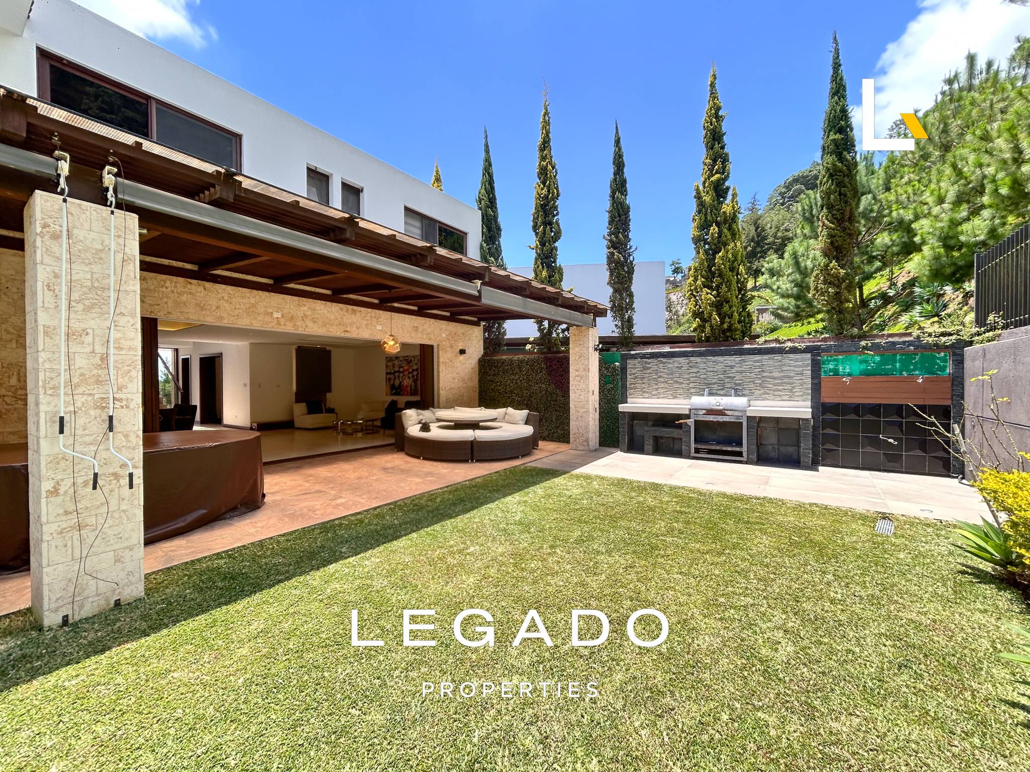 CASA, ZONA 16, COND. LOMAS DE SAN ISIDRO