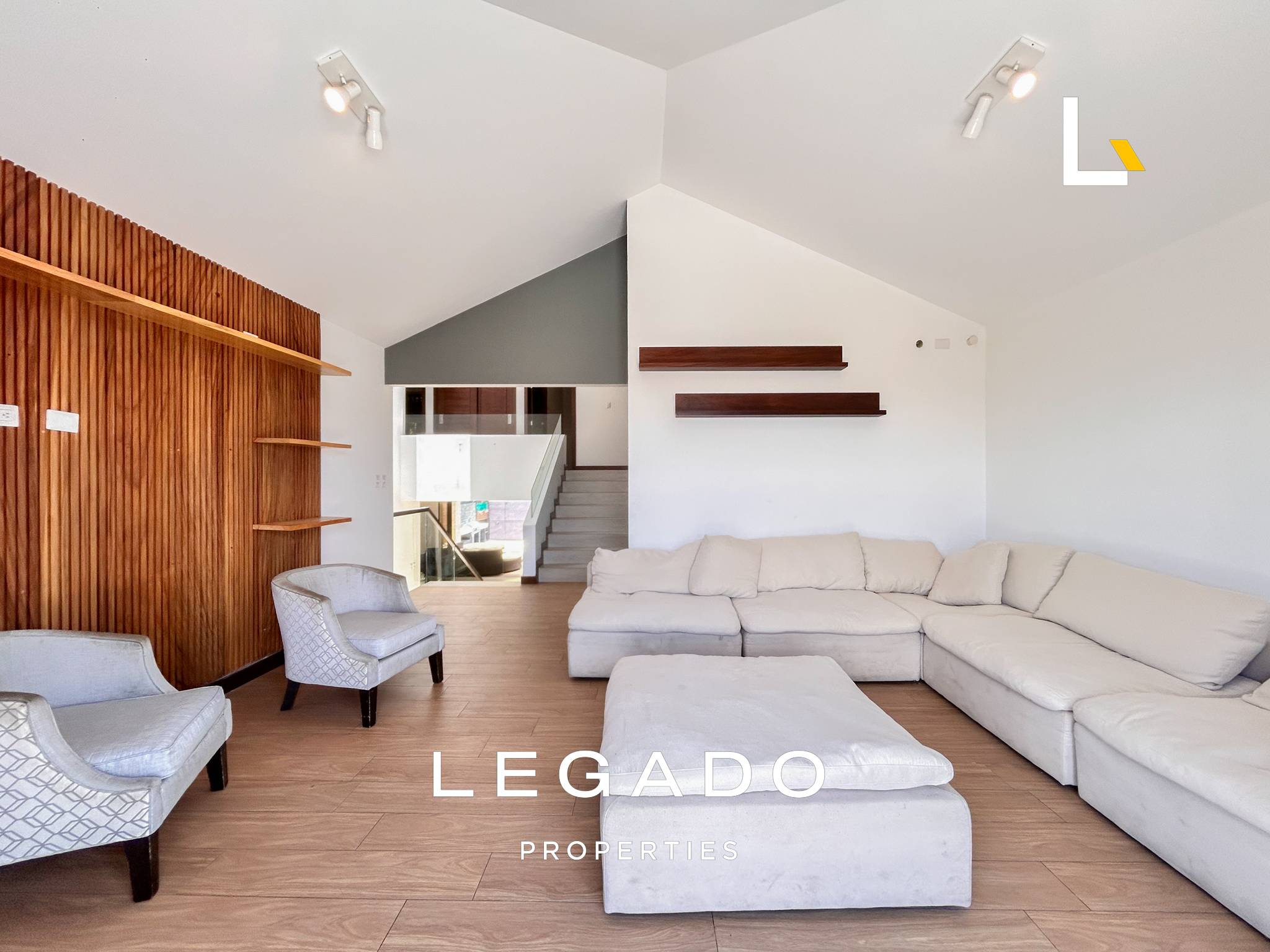 CASA, ZONA 16, COND. LOMAS DE SAN ISIDRO
