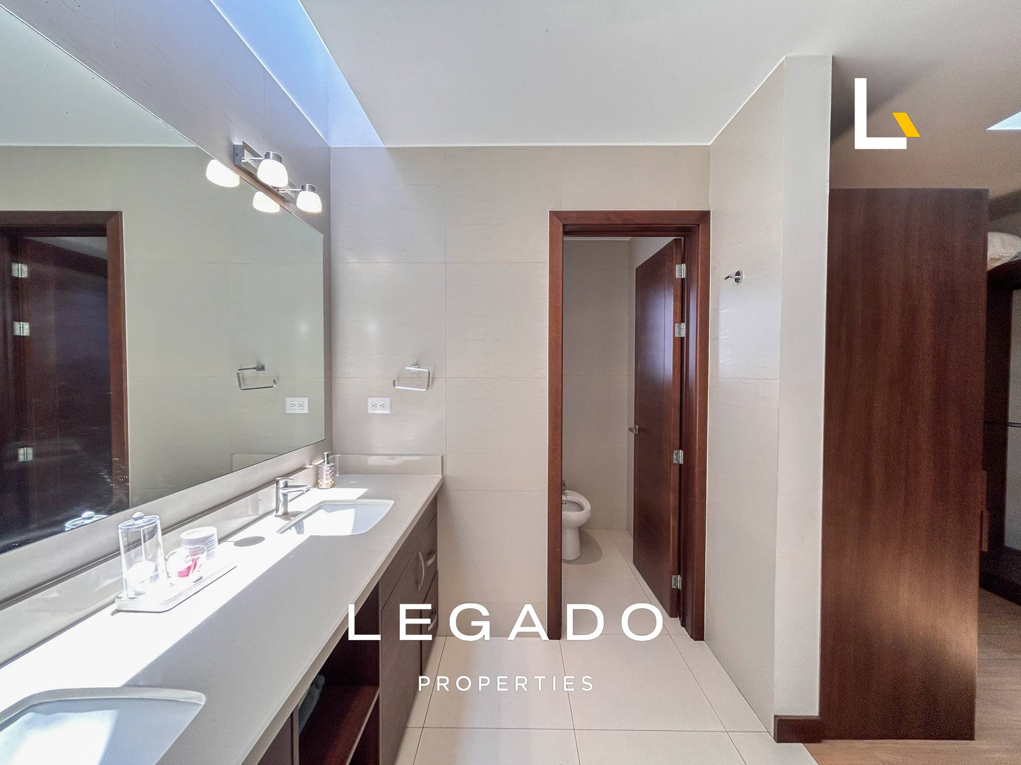 CASA, ZONA 16, COND. LOMAS DE SAN ISIDRO