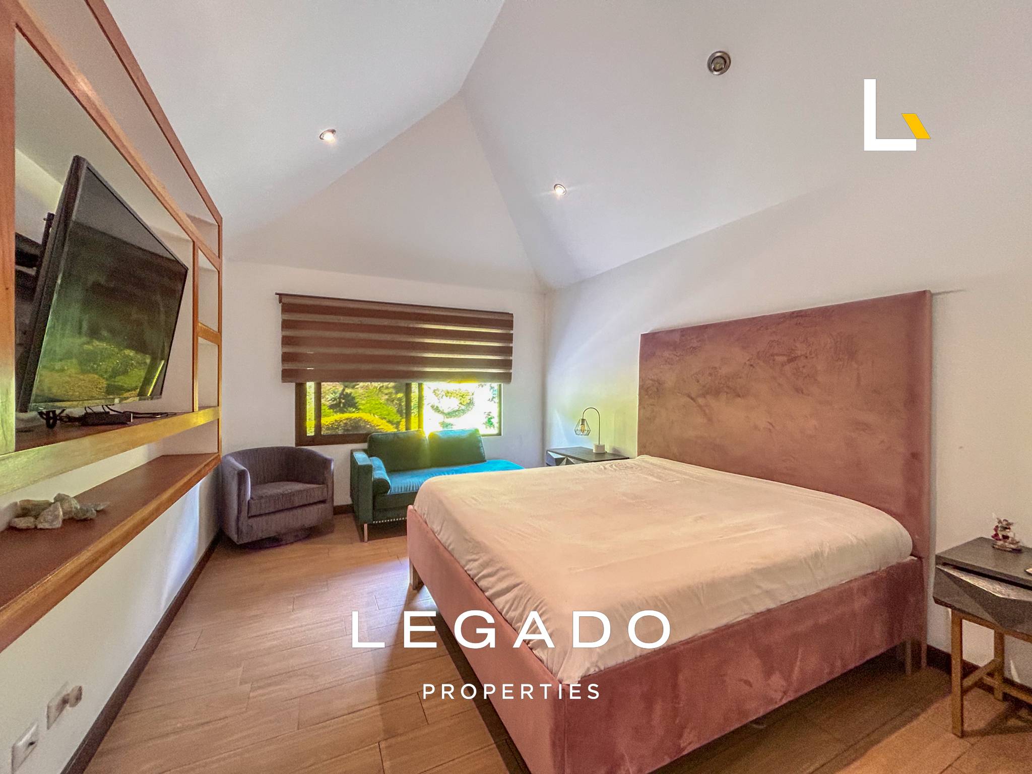 CASA, ZONA 16, COND. LOMAS DE SAN ISIDRO