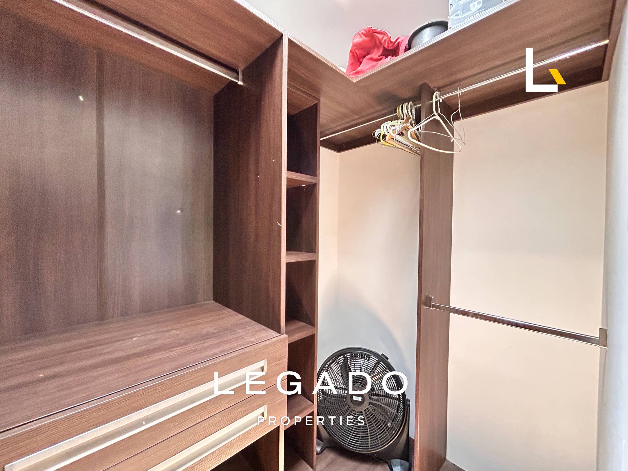 CASA, ZONA 16, COND. LOMAS DE SAN ISIDRO