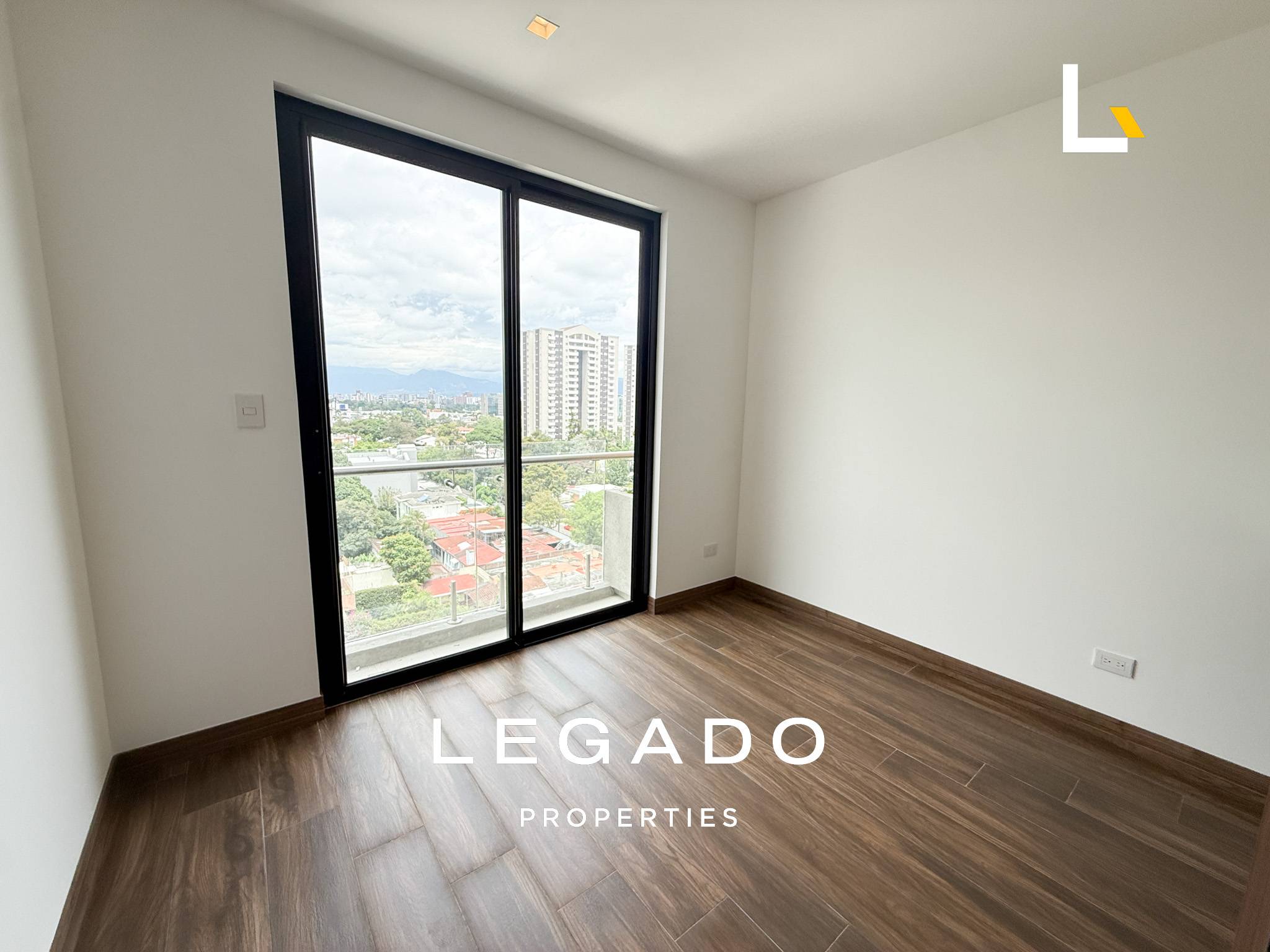 APARTAMENTO, ZONA 15 VH2, EDIFICIO VILA 15