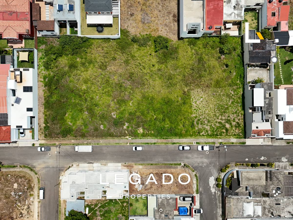 TERRENO PLANO, ZONA 16