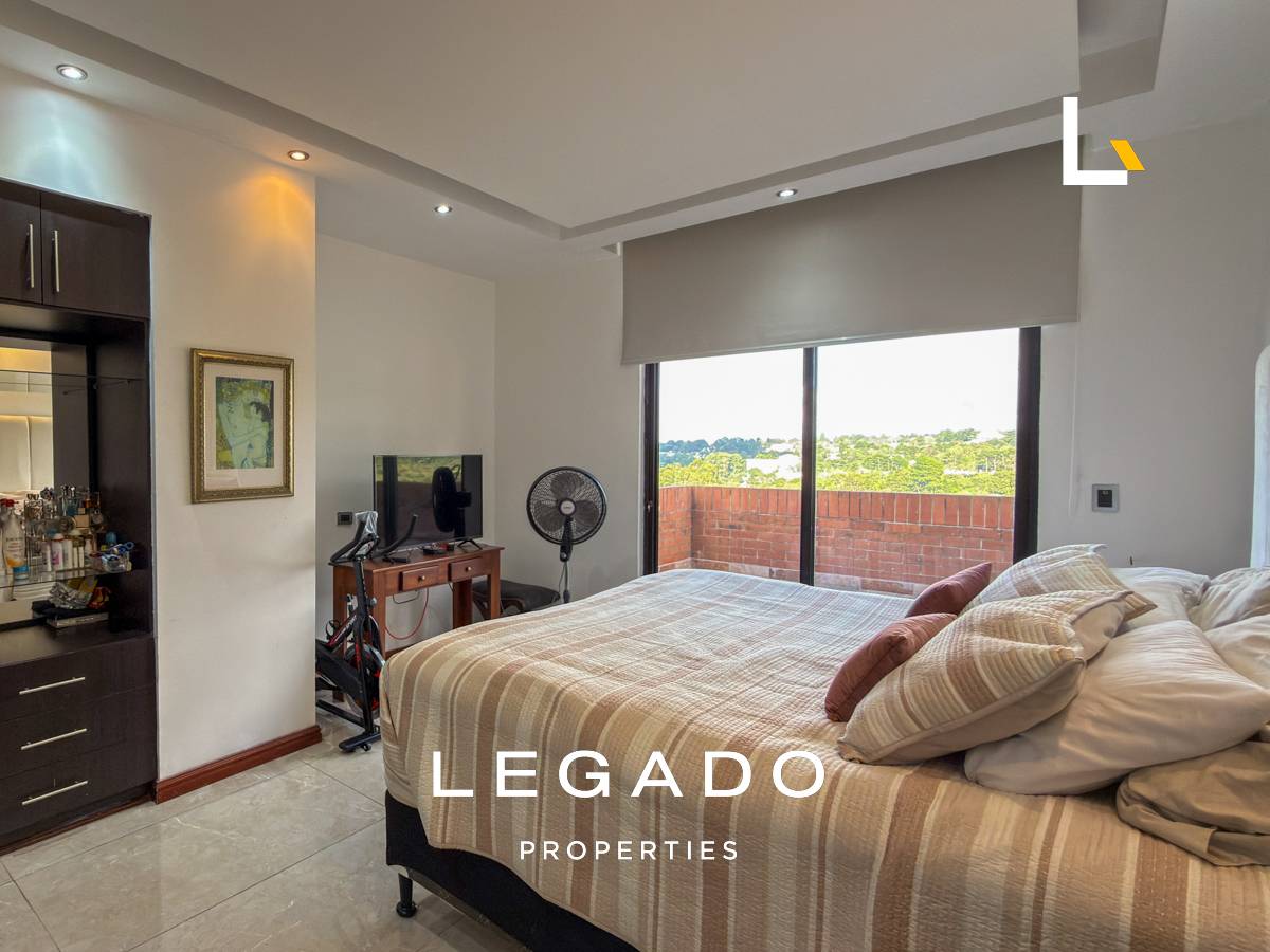 PENTHOUSE ZONA 15 EDIFICIO CATALONIA