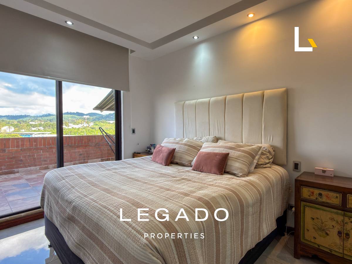PENTHOUSE ZONA 15 EDIFICIO CATALONIA