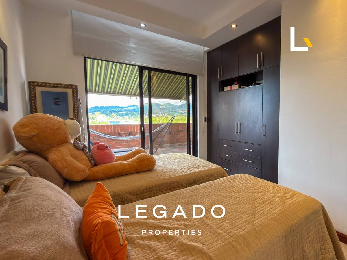 PENTHOUSE ZONA 15 EDIFICIO CATALONIA