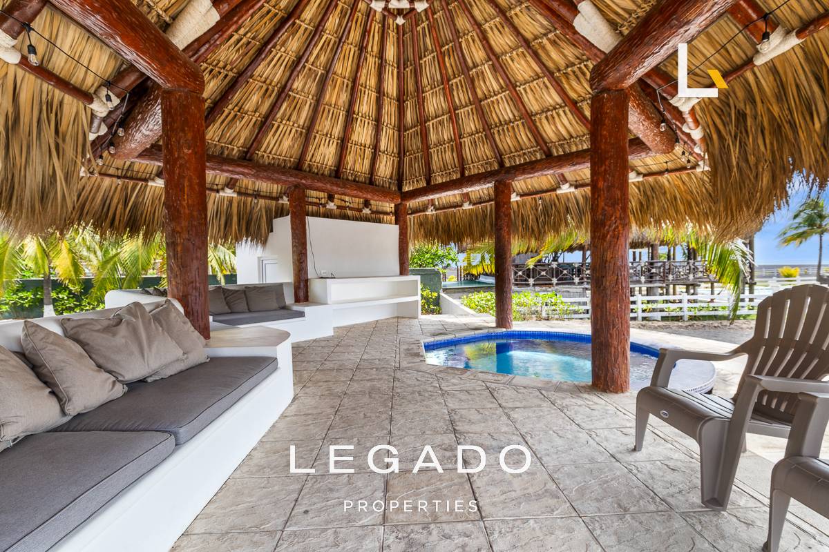 CASA ESPECTACULAR FRENTE AL MAR, LINDAMAR