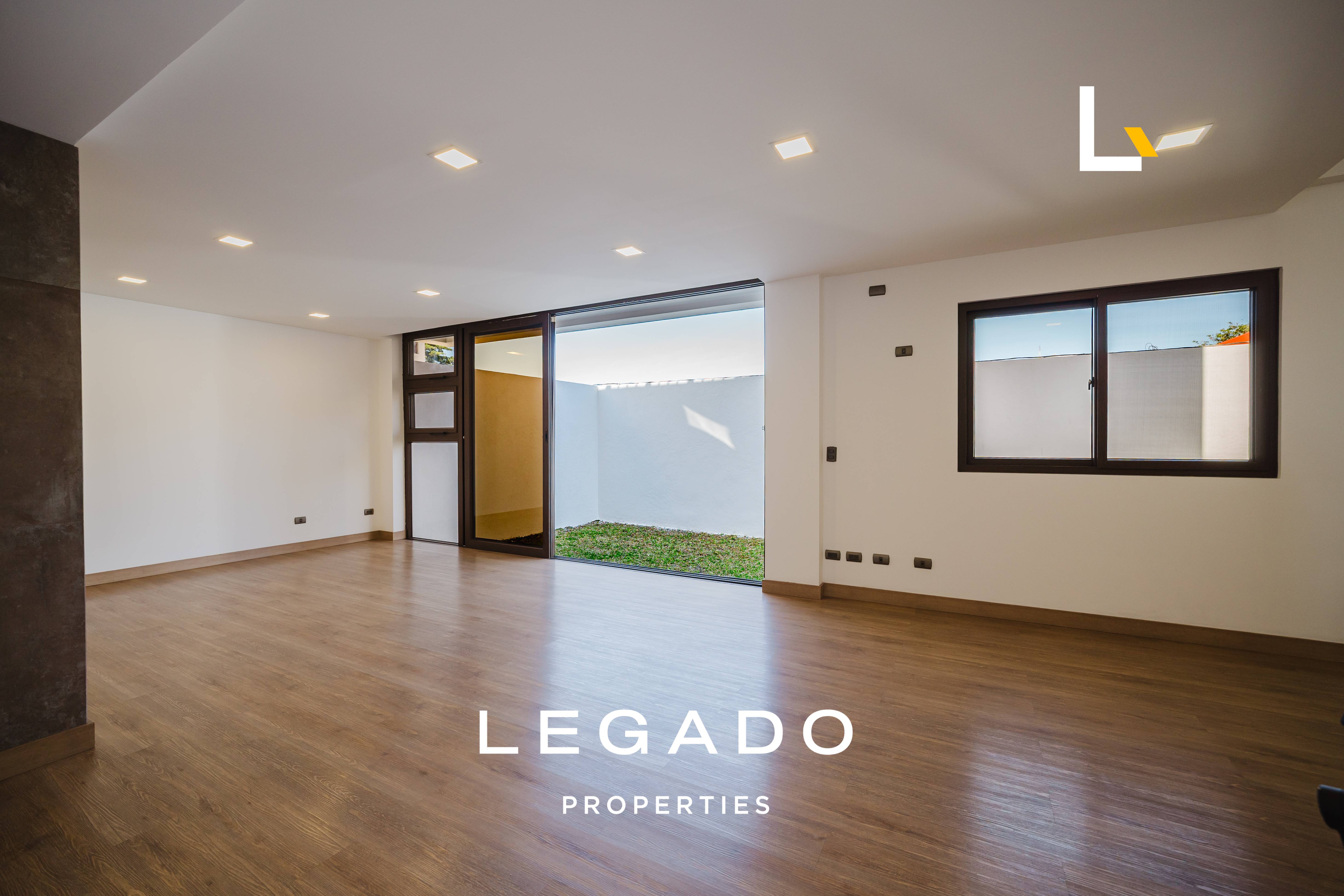 CASA ZONA 15 VHI, DENTRO DE CONDOMINIO