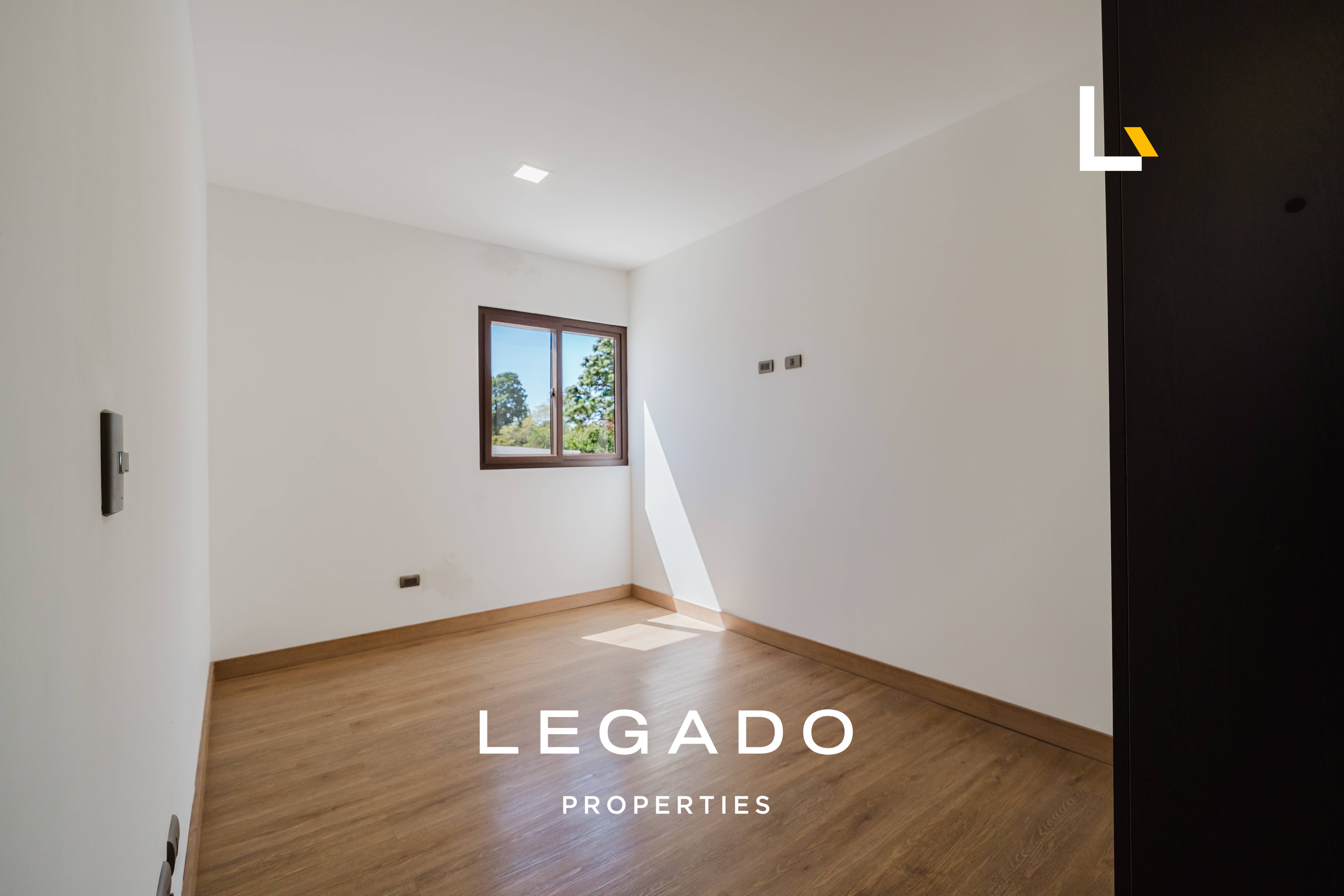 CASA ZONA 15 VHI, DENTRO DE CONDOMINIO