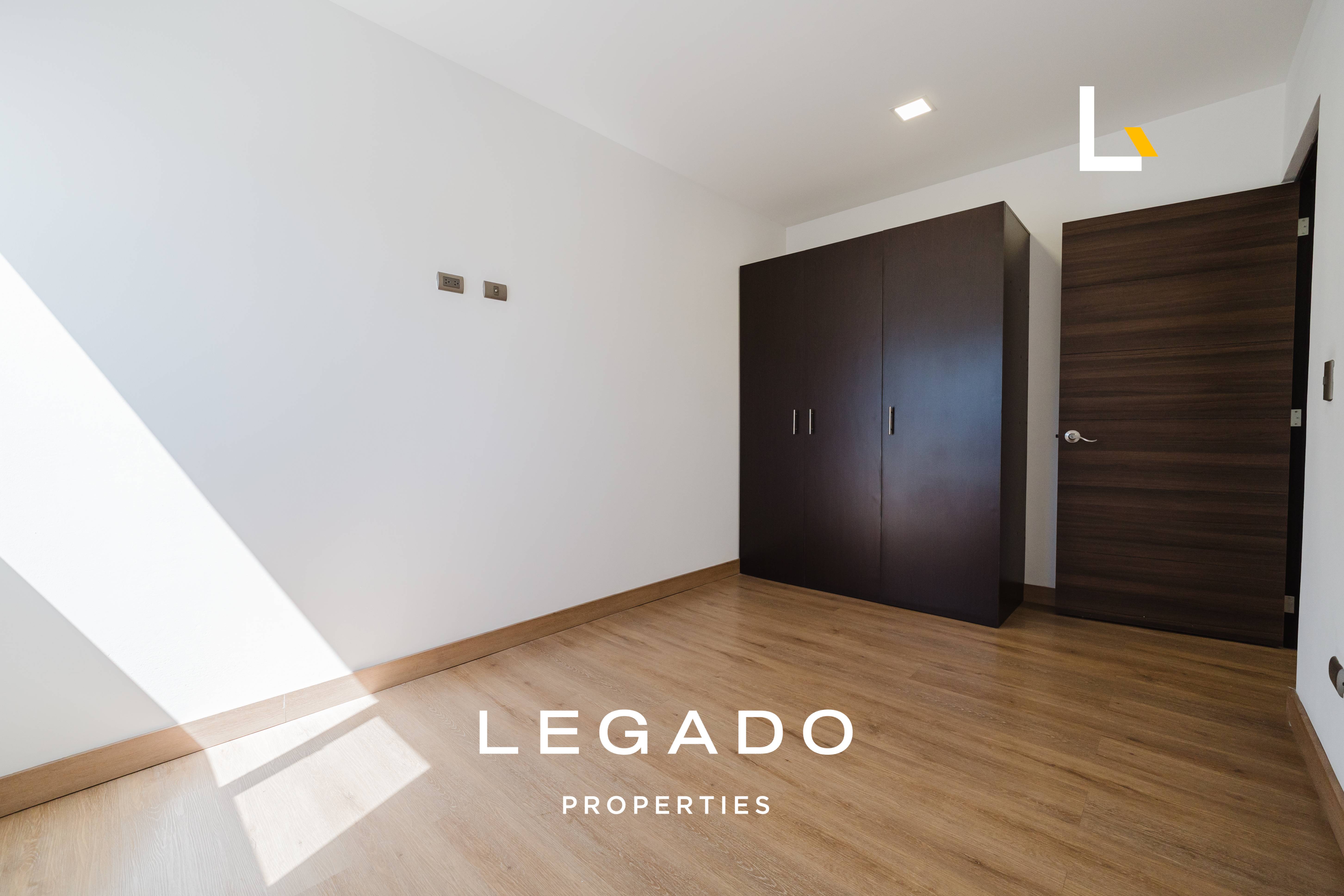 CASA ZONA 15 VHI, DENTRO DE CONDOMINIO