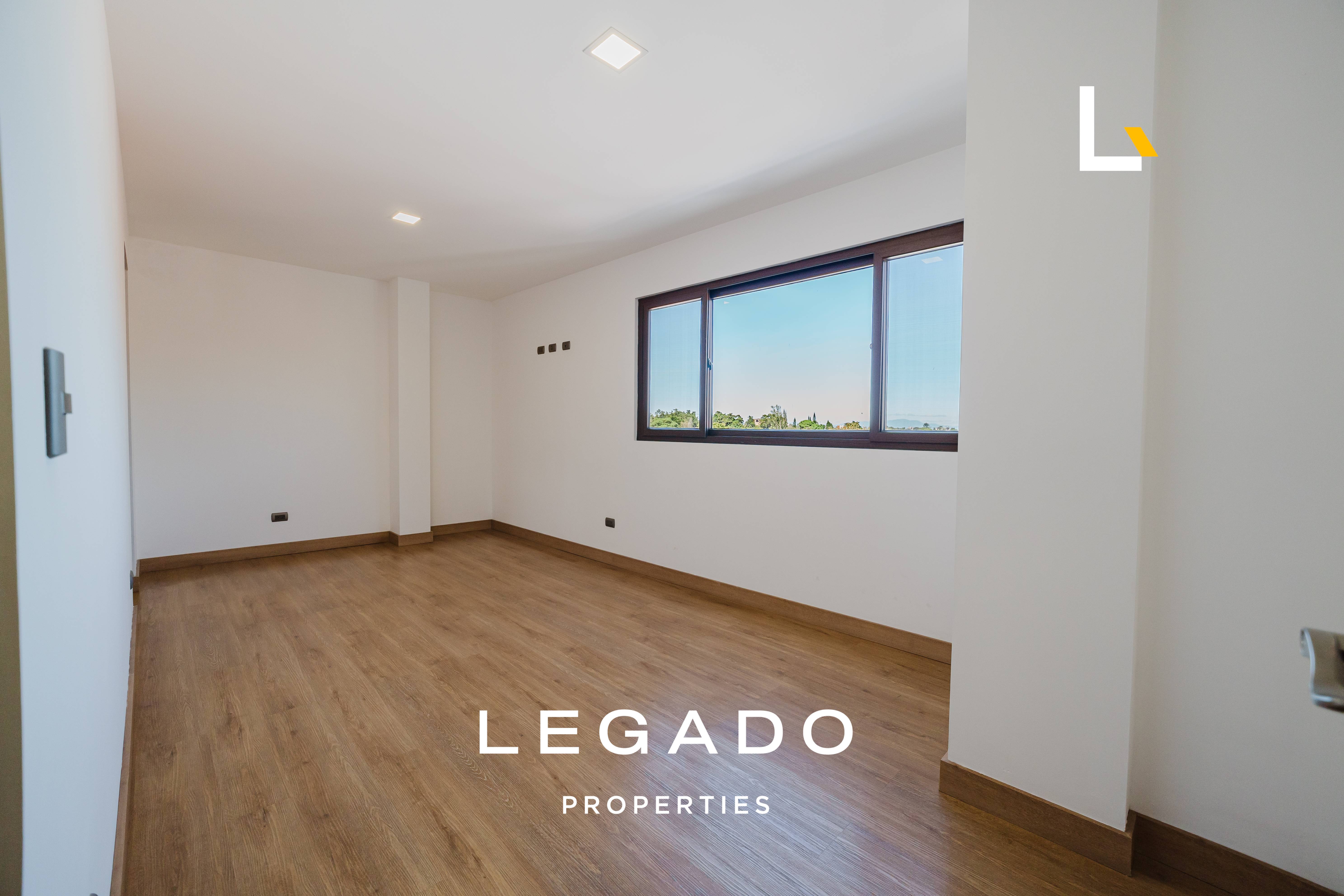 CASA ZONA 15 VHI, DENTRO DE CONDOMINIO