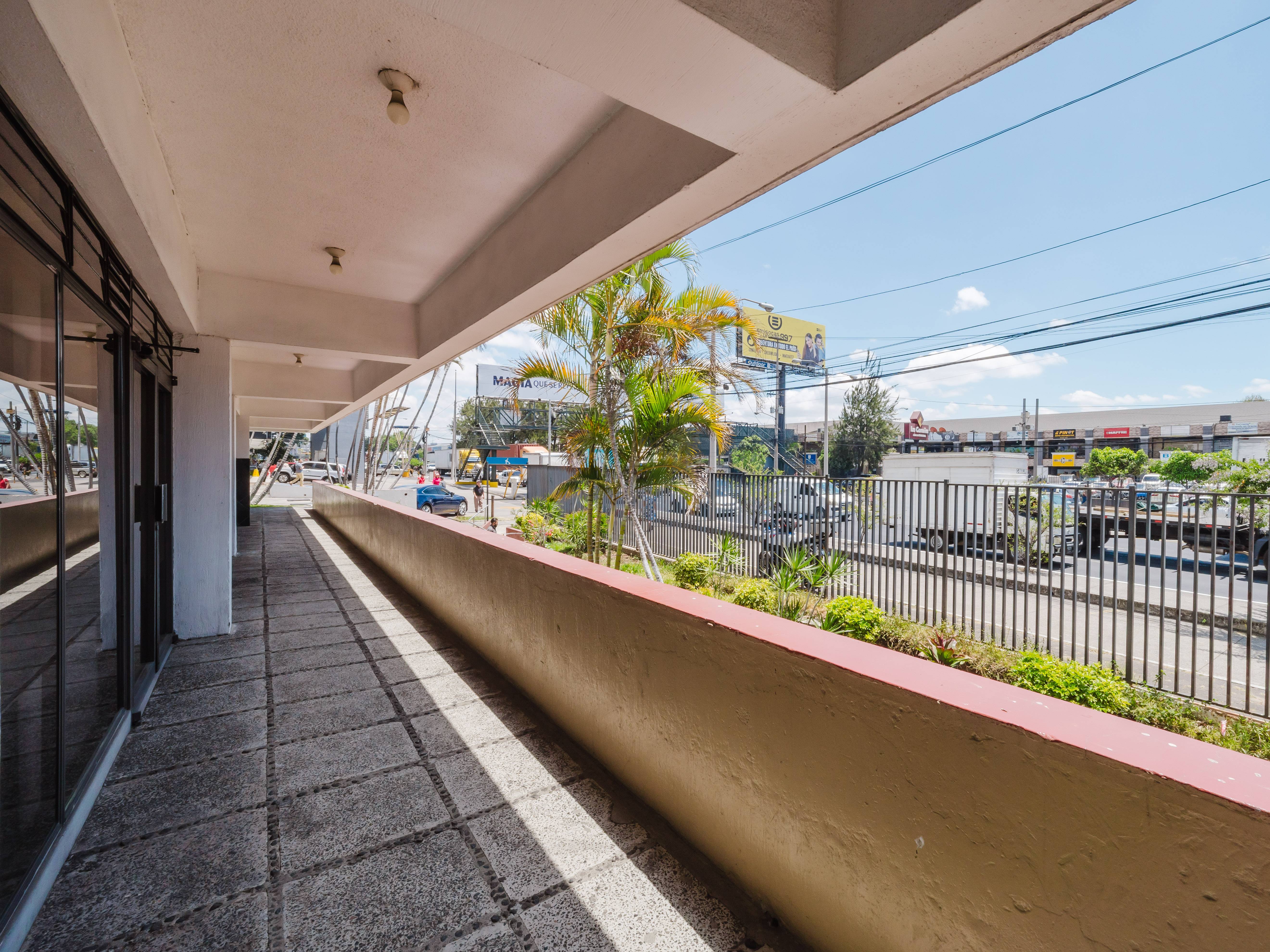 LOCAL ZONA 11, CENTRO COMERCIAL GALERIAS DEL SUR