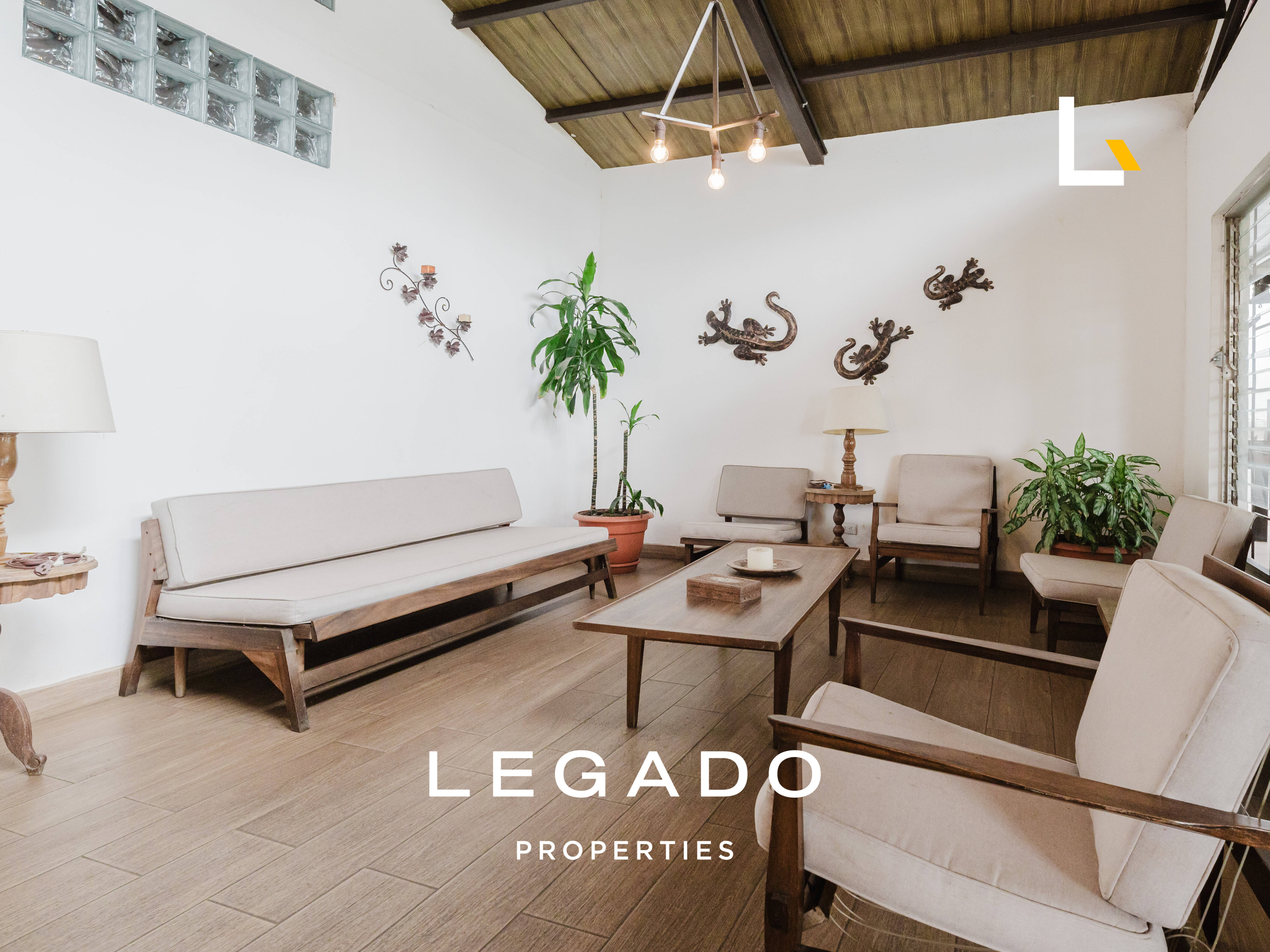 CASA, A ORILLAS DEL LAGO AMATITLÁN