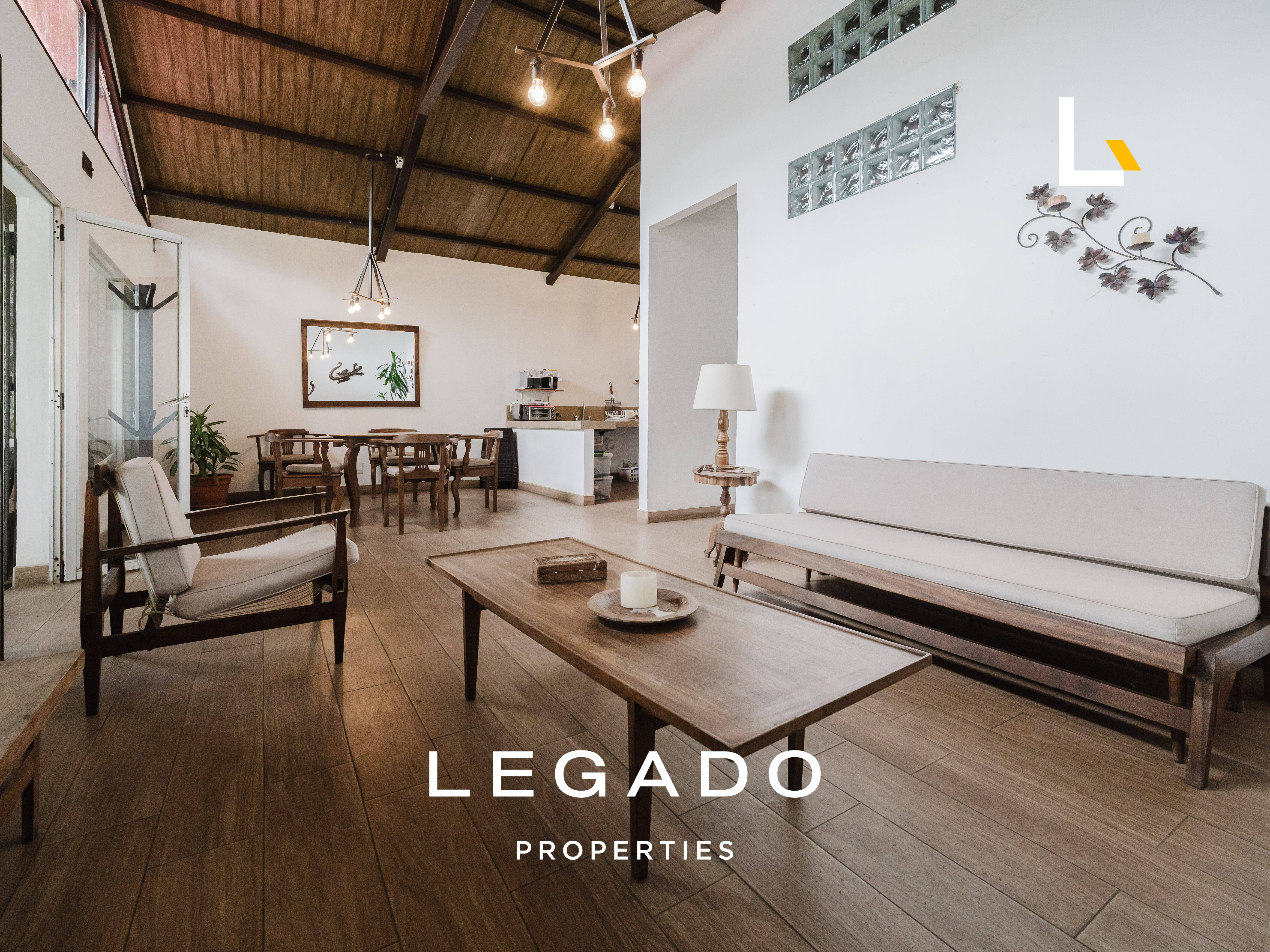 CASA, A ORILLAS DEL LAGO AMATITLÁN