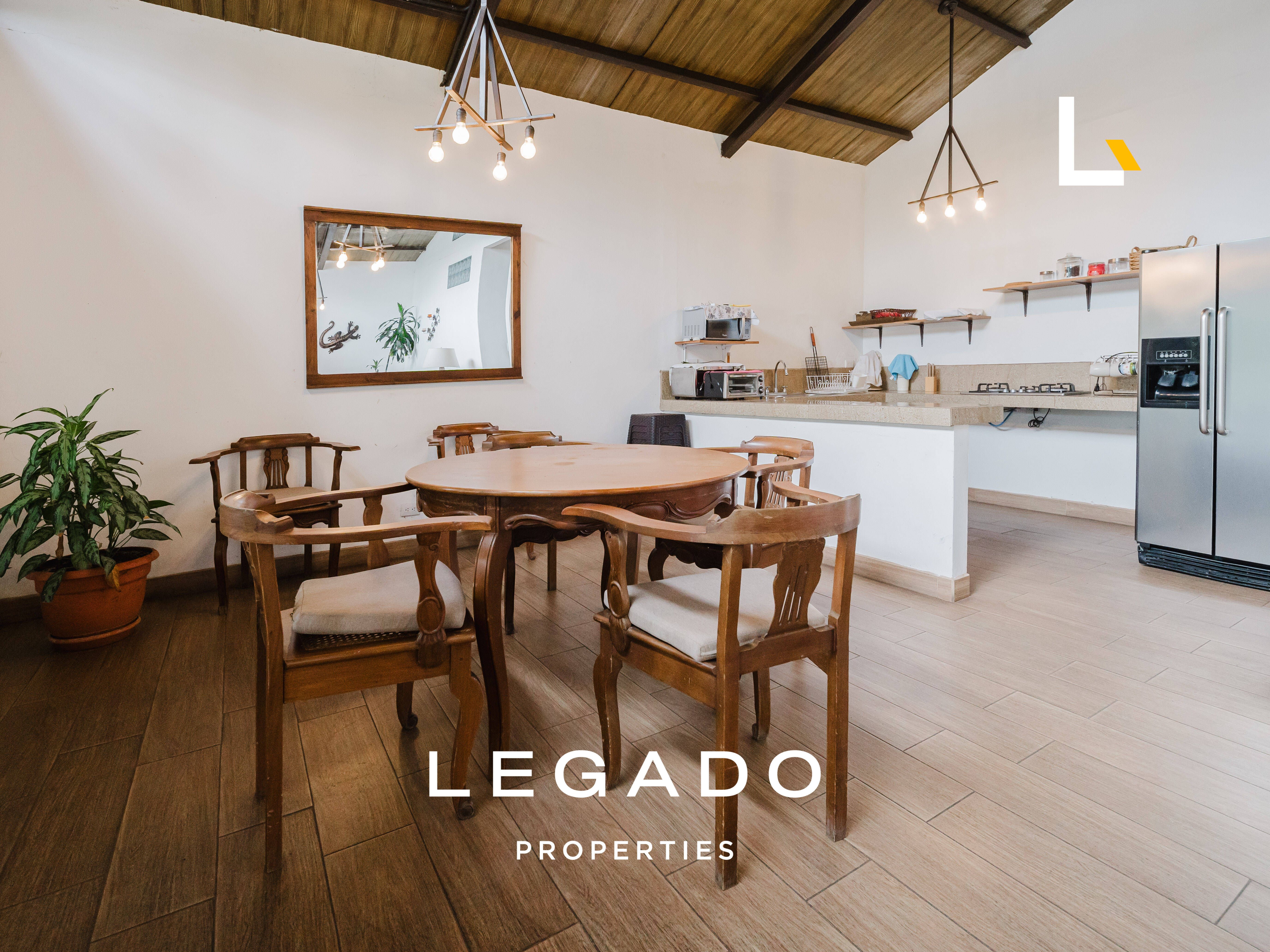 CASA, A ORILLAS DEL LAGO AMATITLÁN