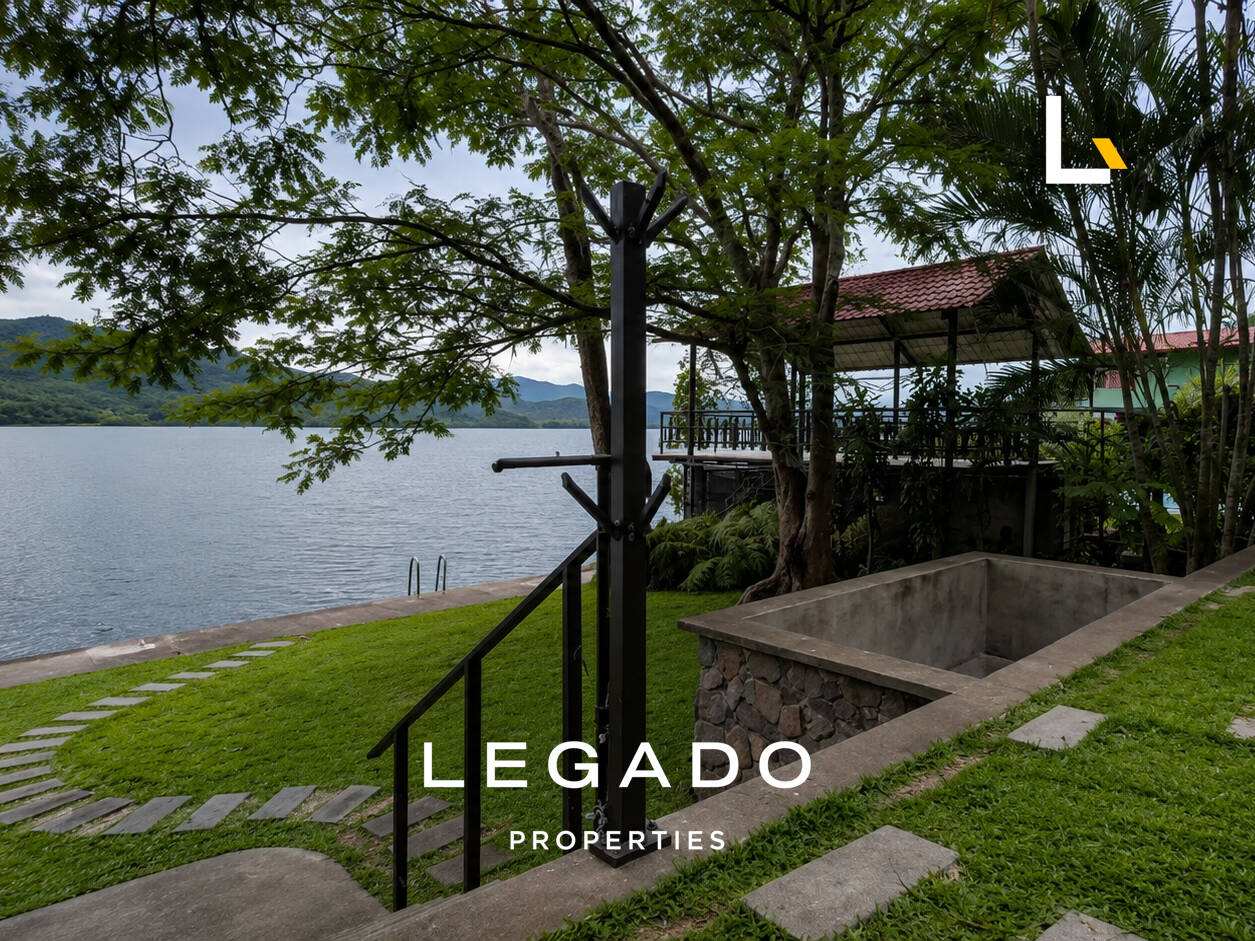 CASA, A ORILLAS DEL LAGO AMATITLÁN