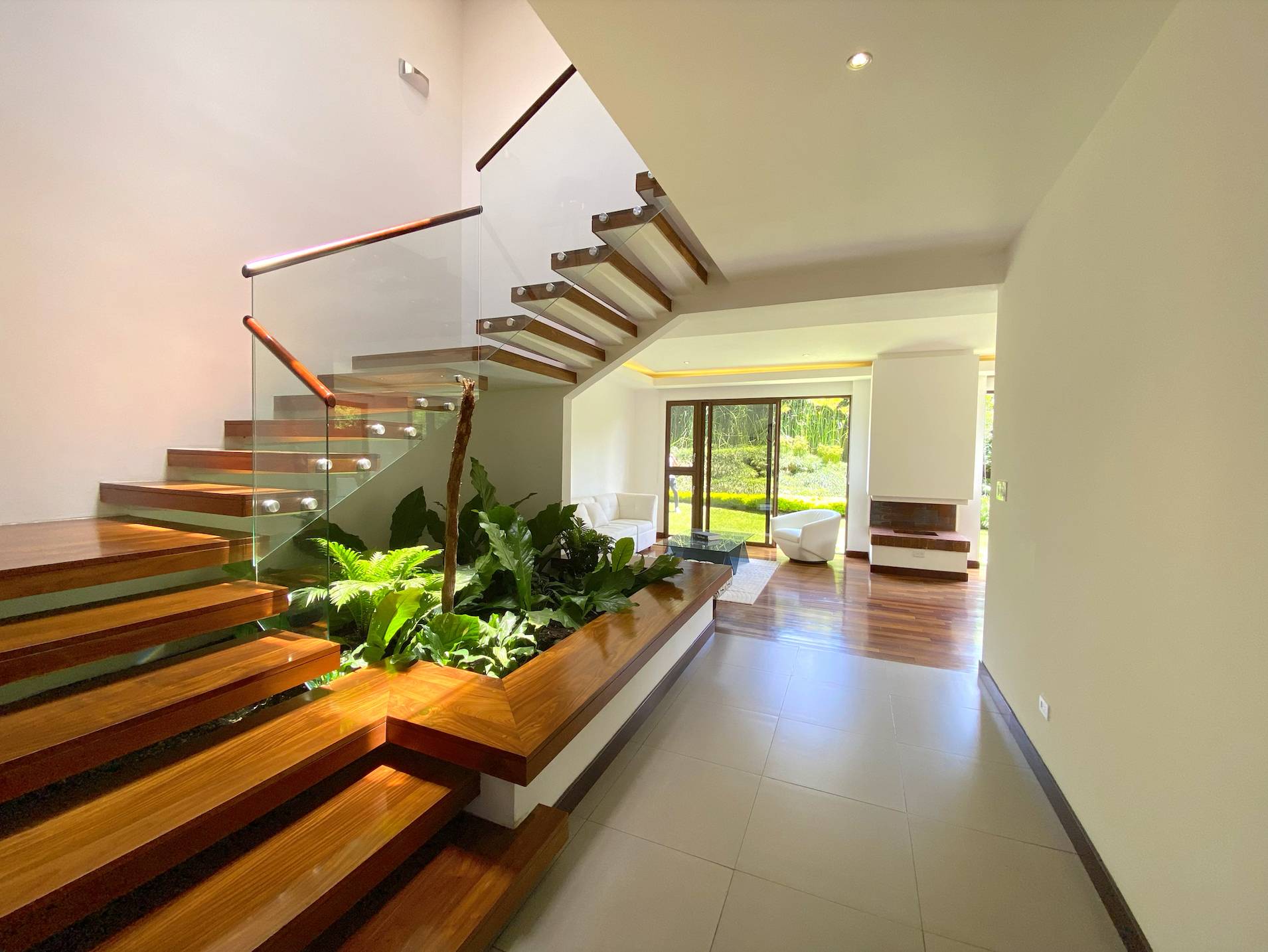 CASA, CAES, COND. BROMELIAS