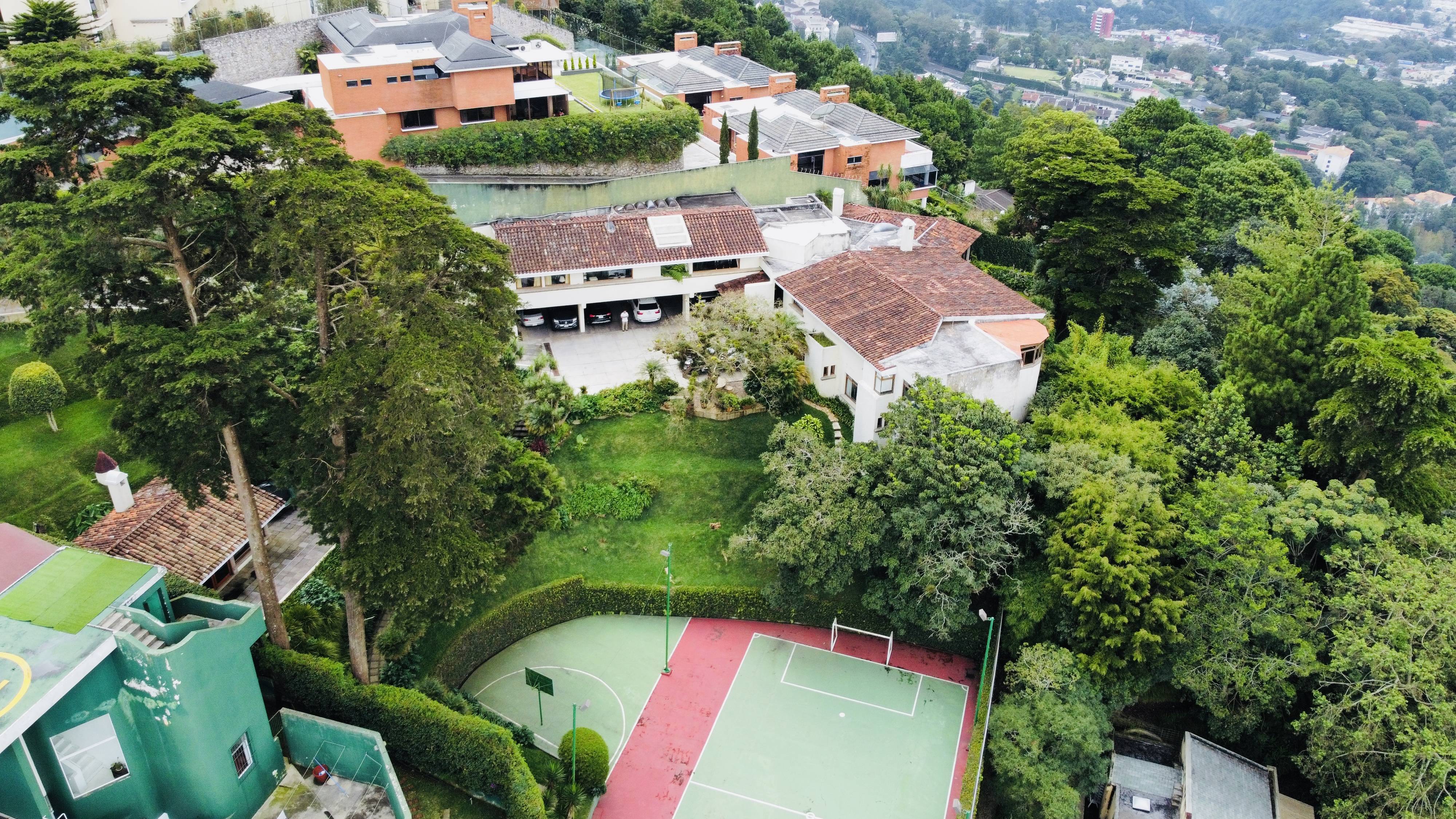 CASA, CAES, COND. MONTEBELLO 2