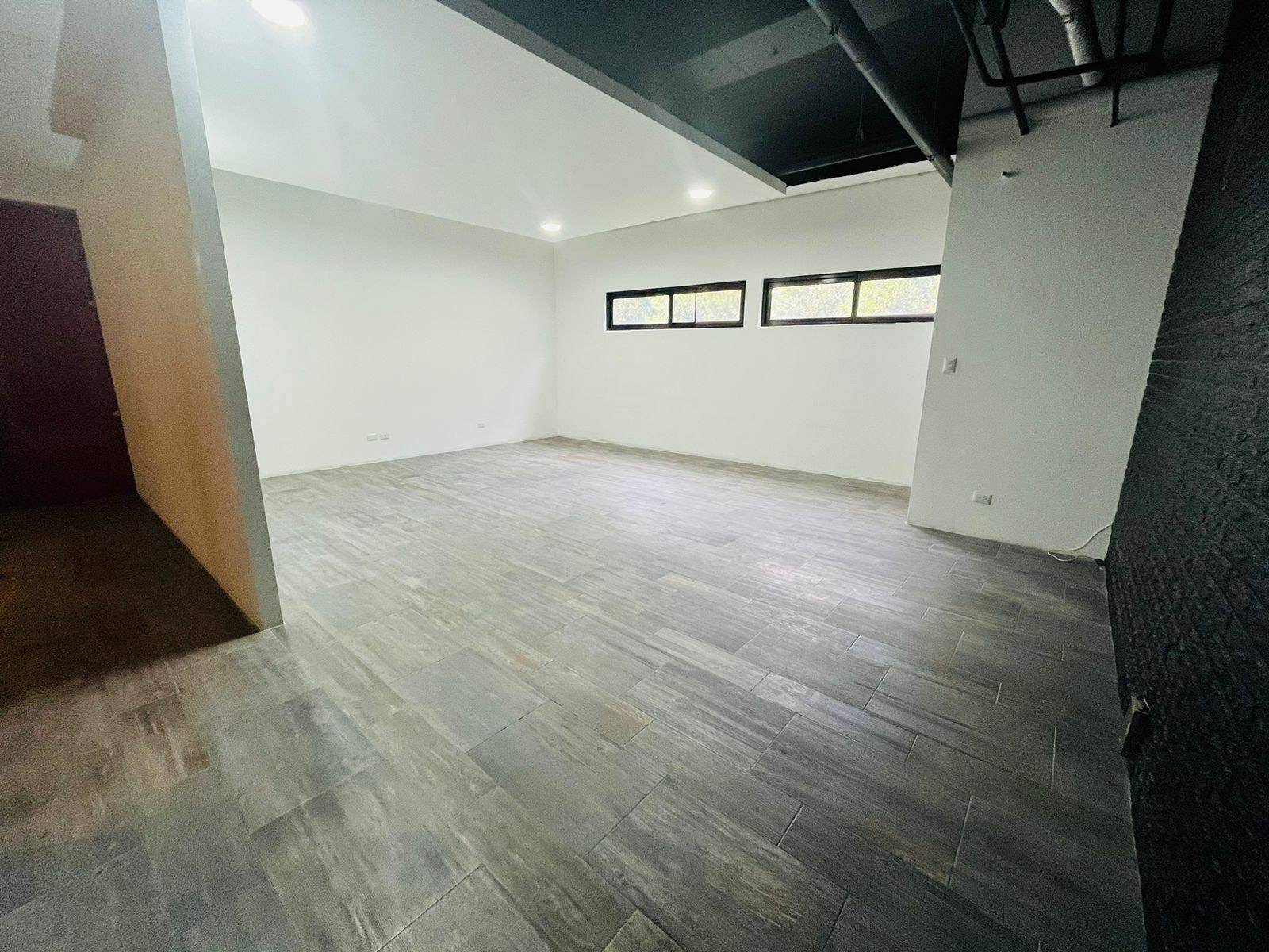 LOCAL Z. 10, EDIF. DESIGN CENTER,