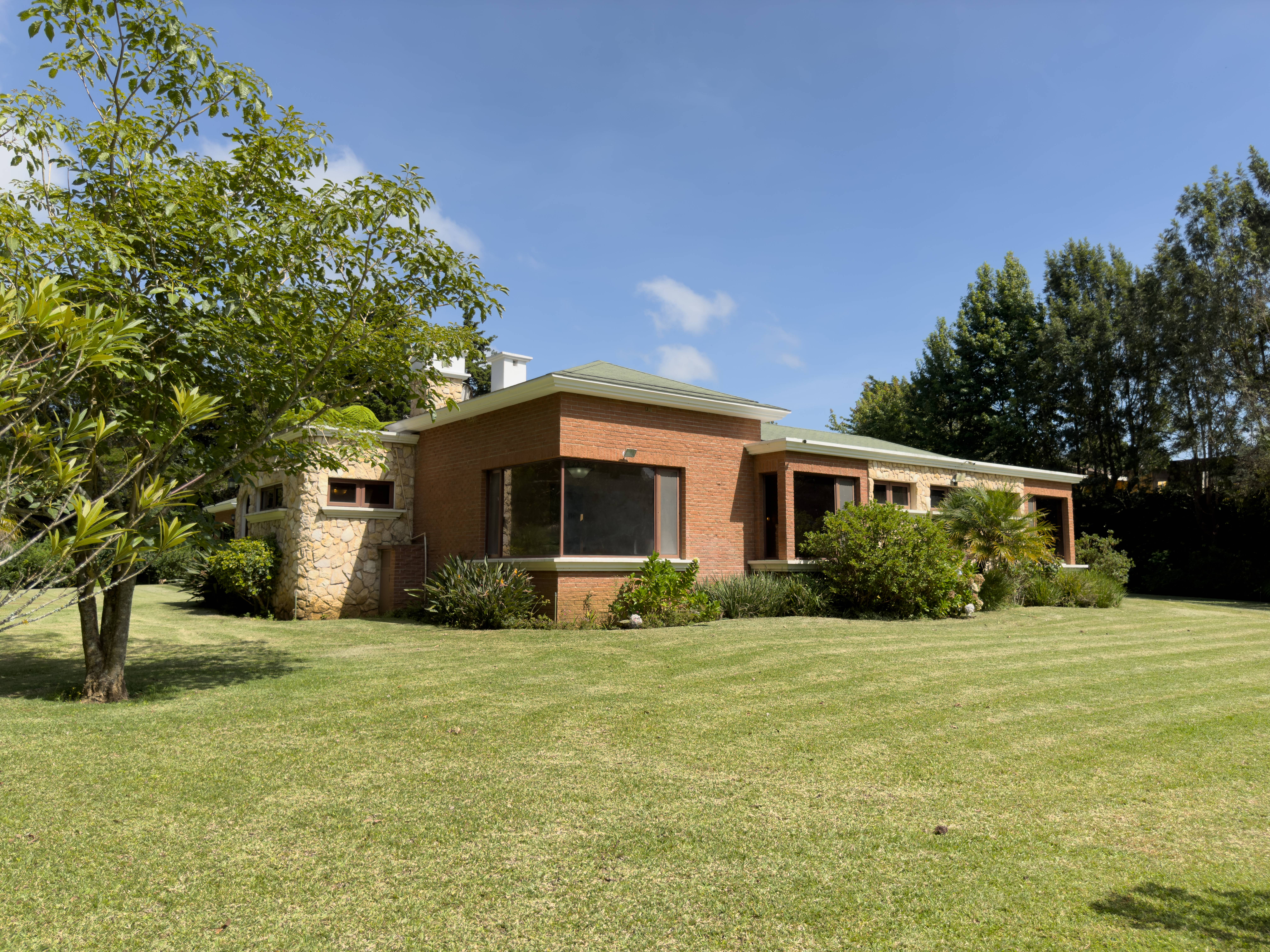 CASA, CAES, COND. CASA Y CAMPO