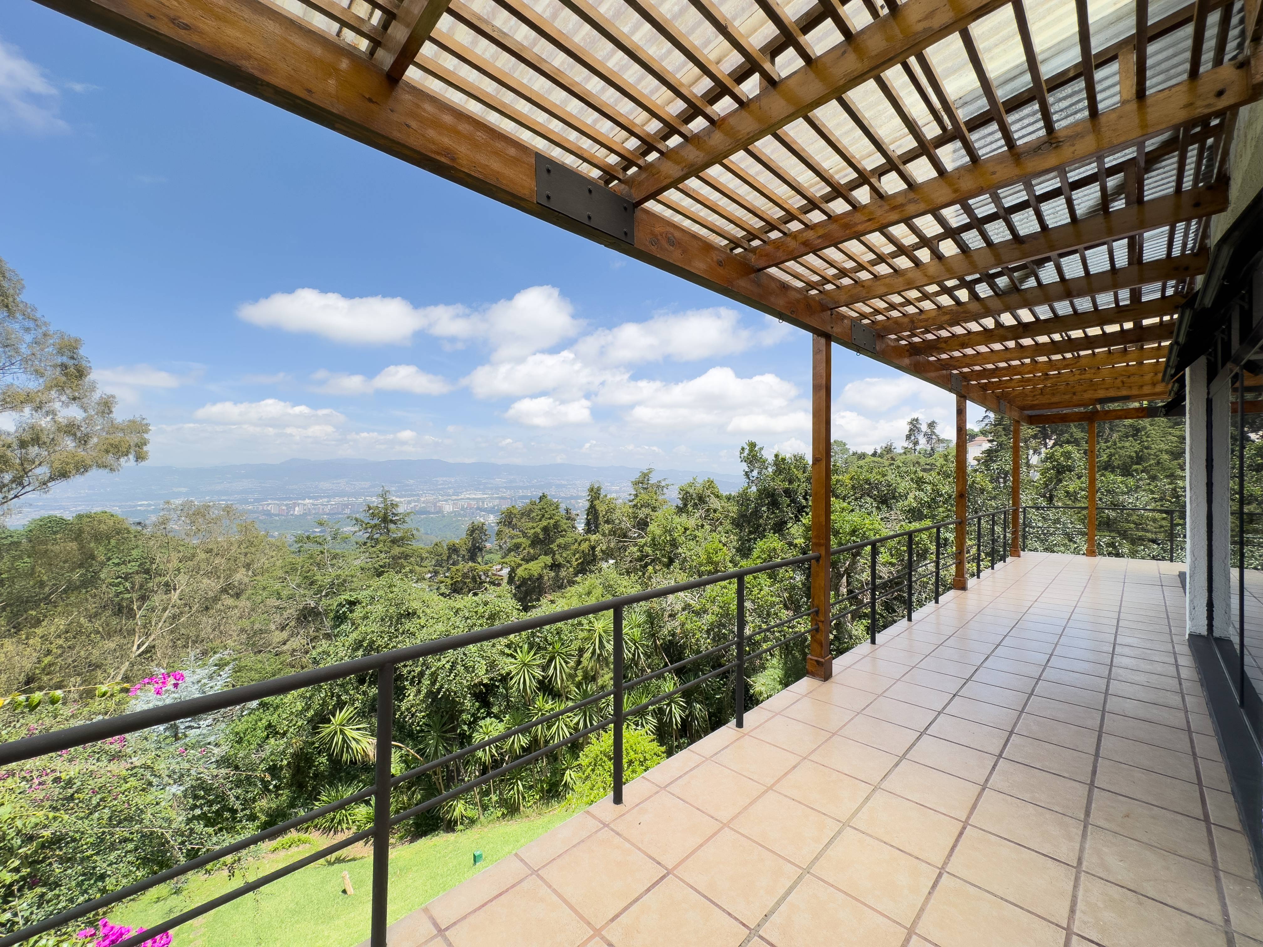 CASA CARRETERA A EL SALVADOR CONDOMINIO LA ENCANTADA 2