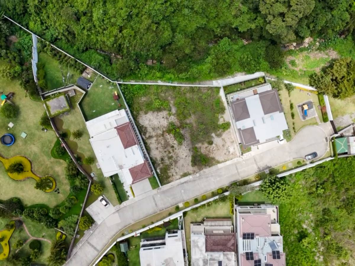 TERRENO PLANO, ZONA 16