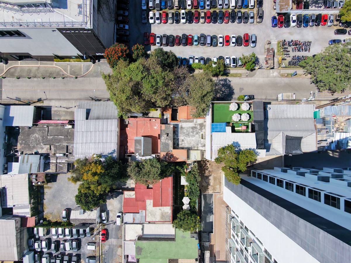 CASA, ZONA 10 PARA INVERSIÓN