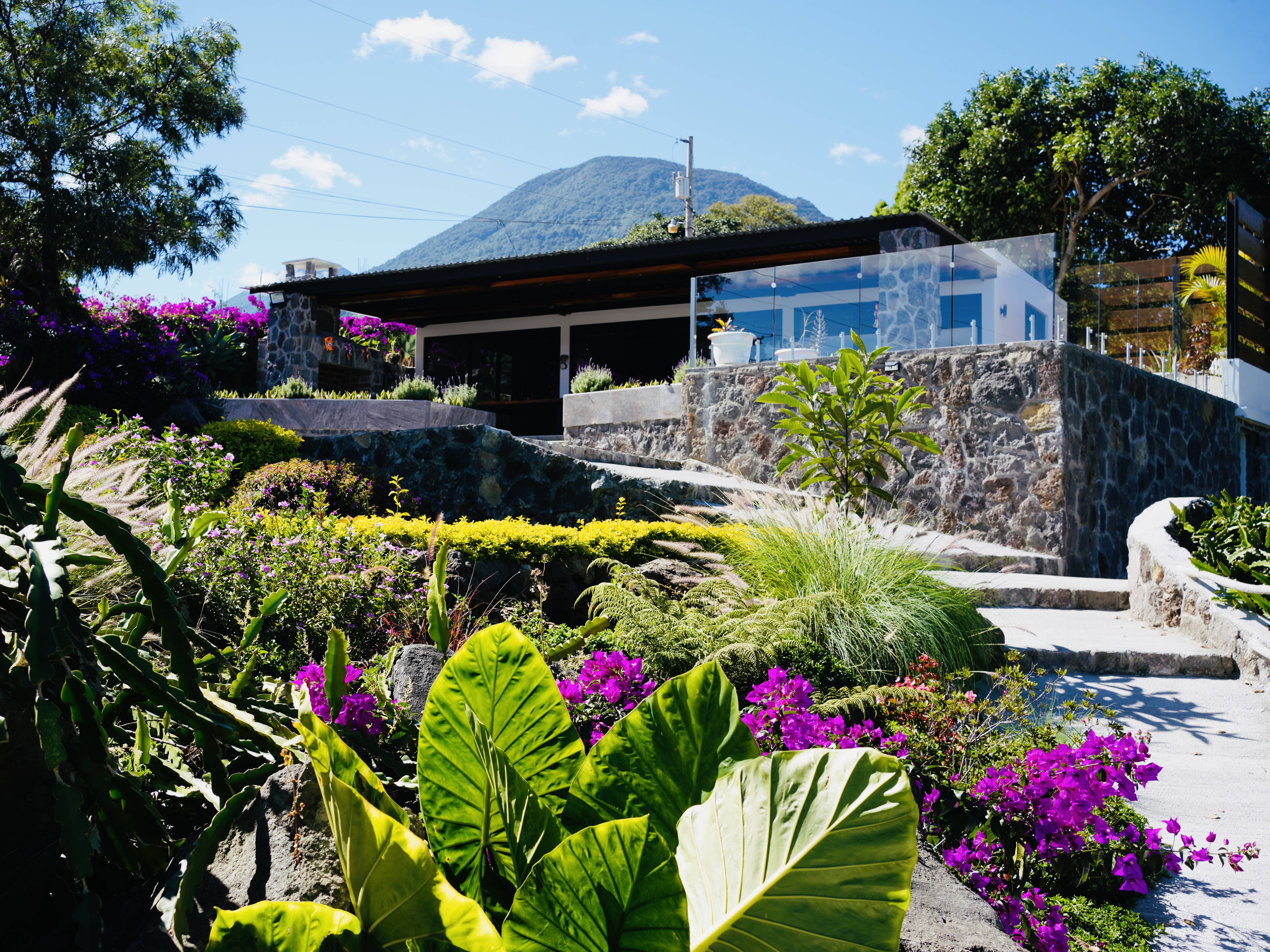 CASA ATITLÁN, CERRO DE ORO