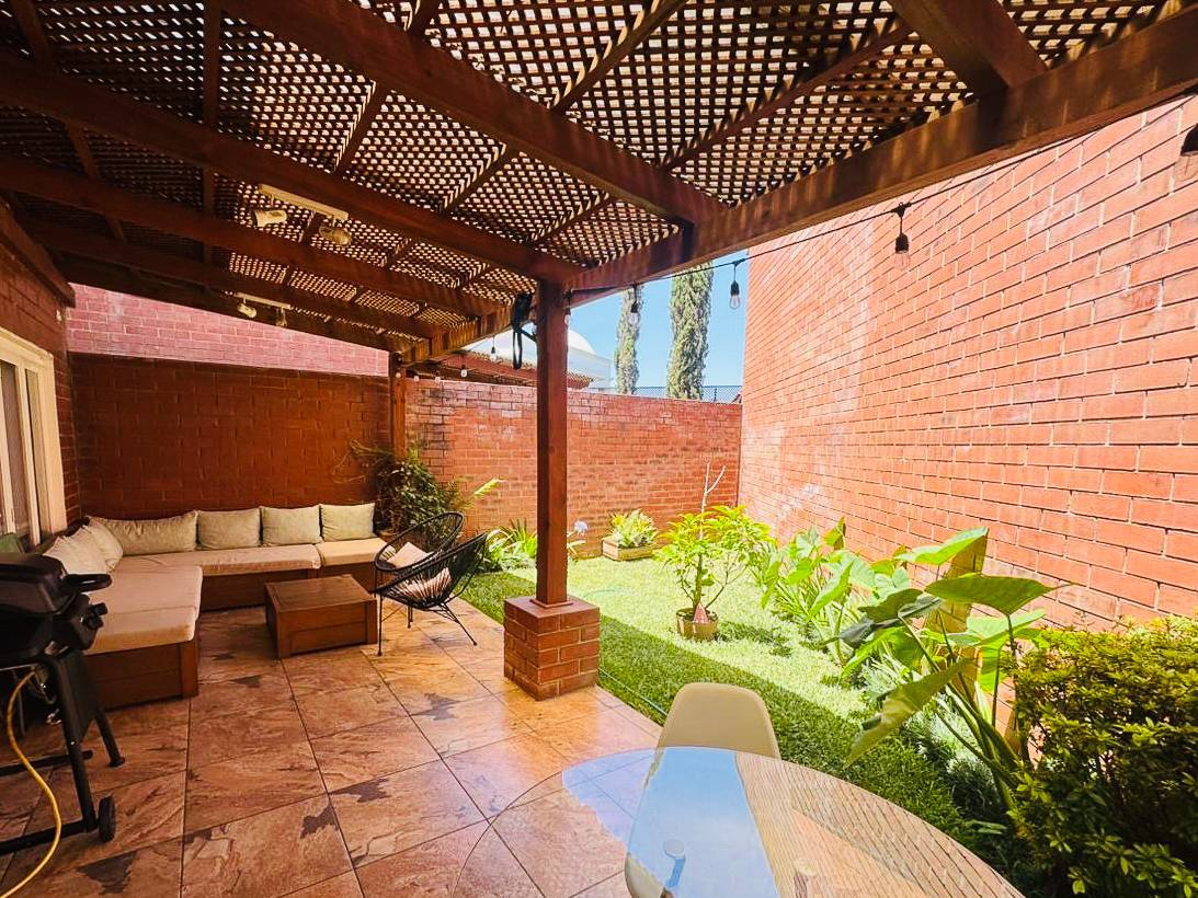 CASA ZONA 10, COLONIA EL PRADO