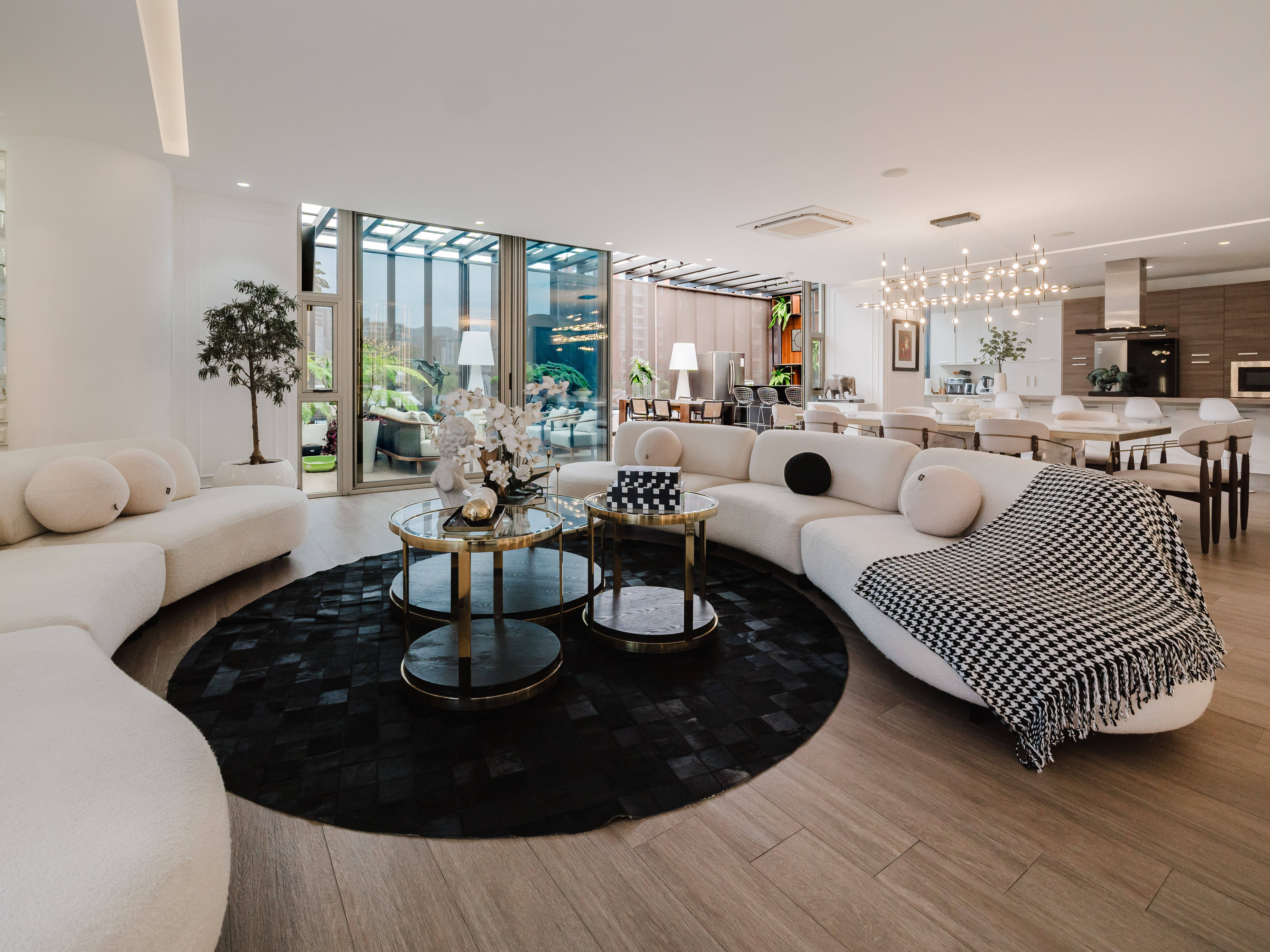 APARTAMENTO ZONA 15, EDIFICIO CAPRESSE