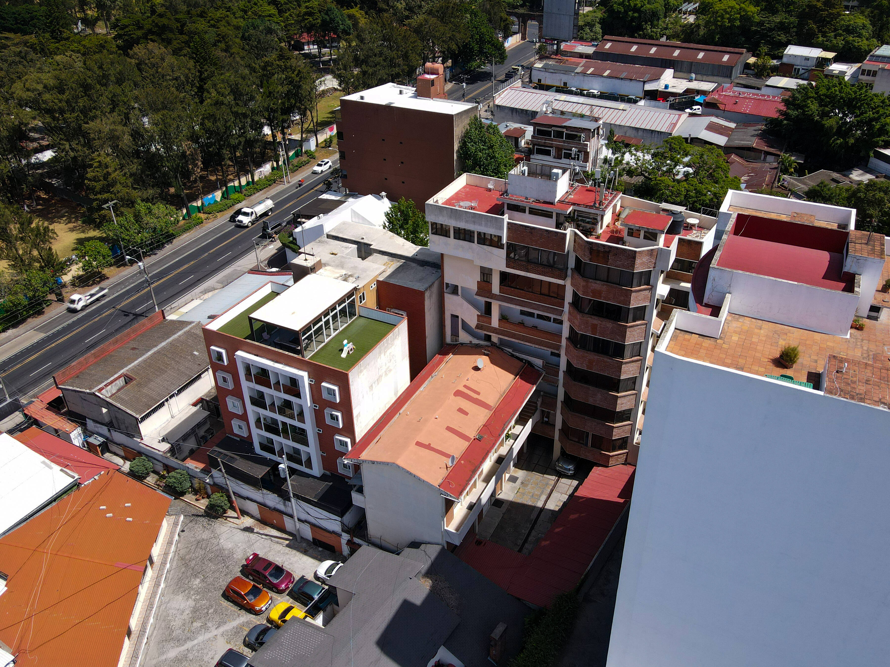 EDIFICIO ZONA 13, AVENIDA HINCAPIE